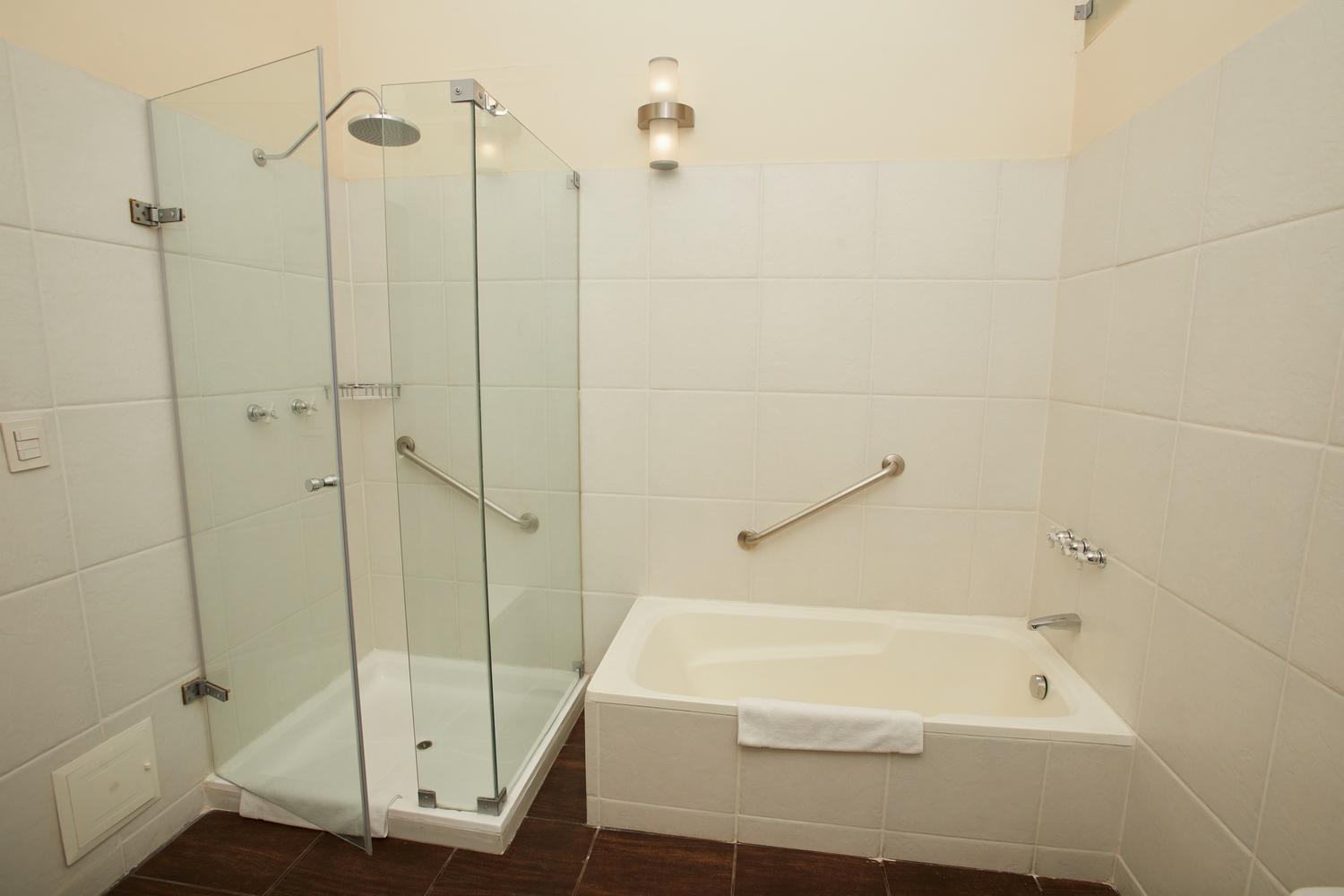 Suite - Photo 5