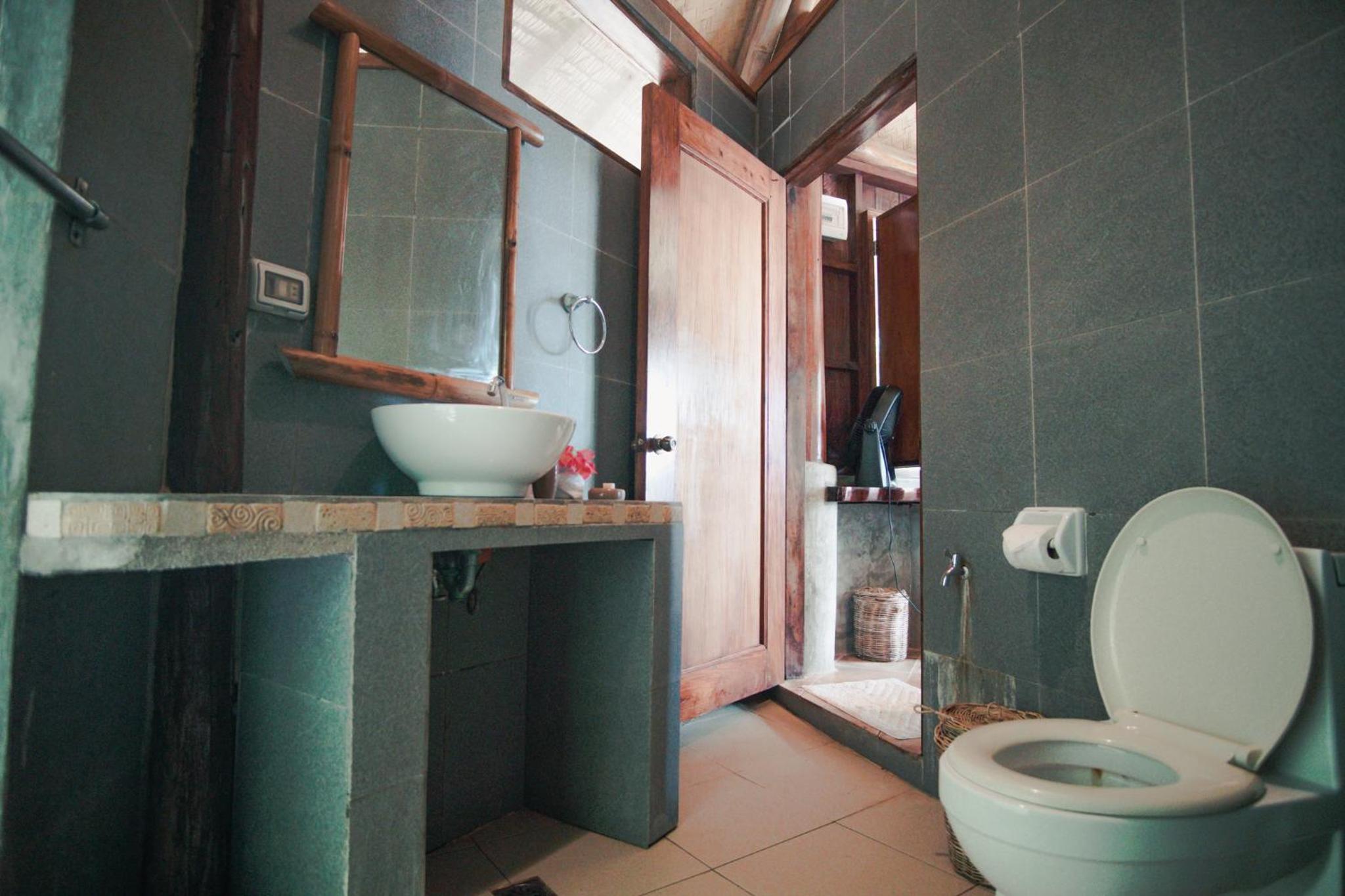 Hilltop Chalet photo 2