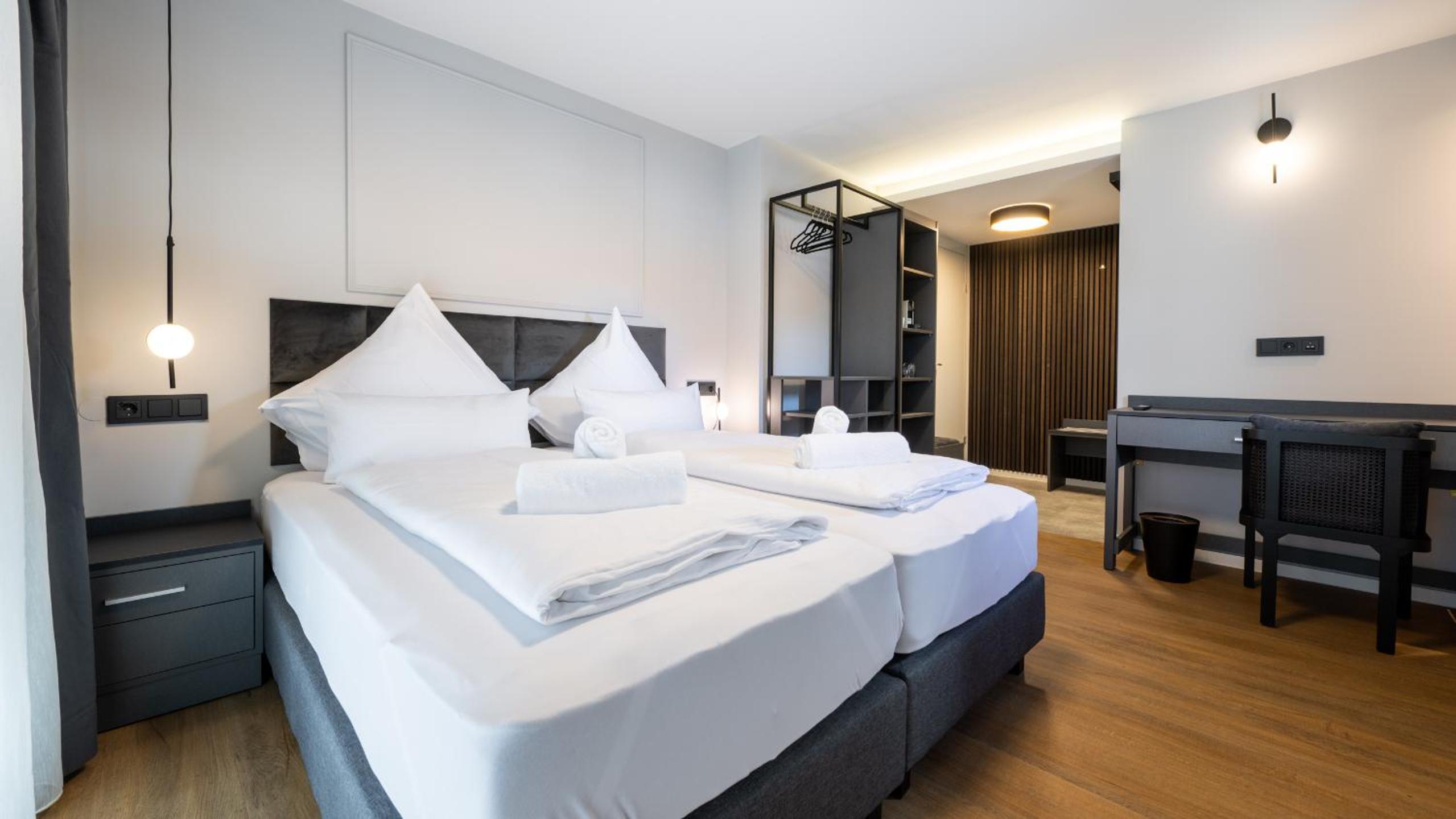 Double Room - Photo 16