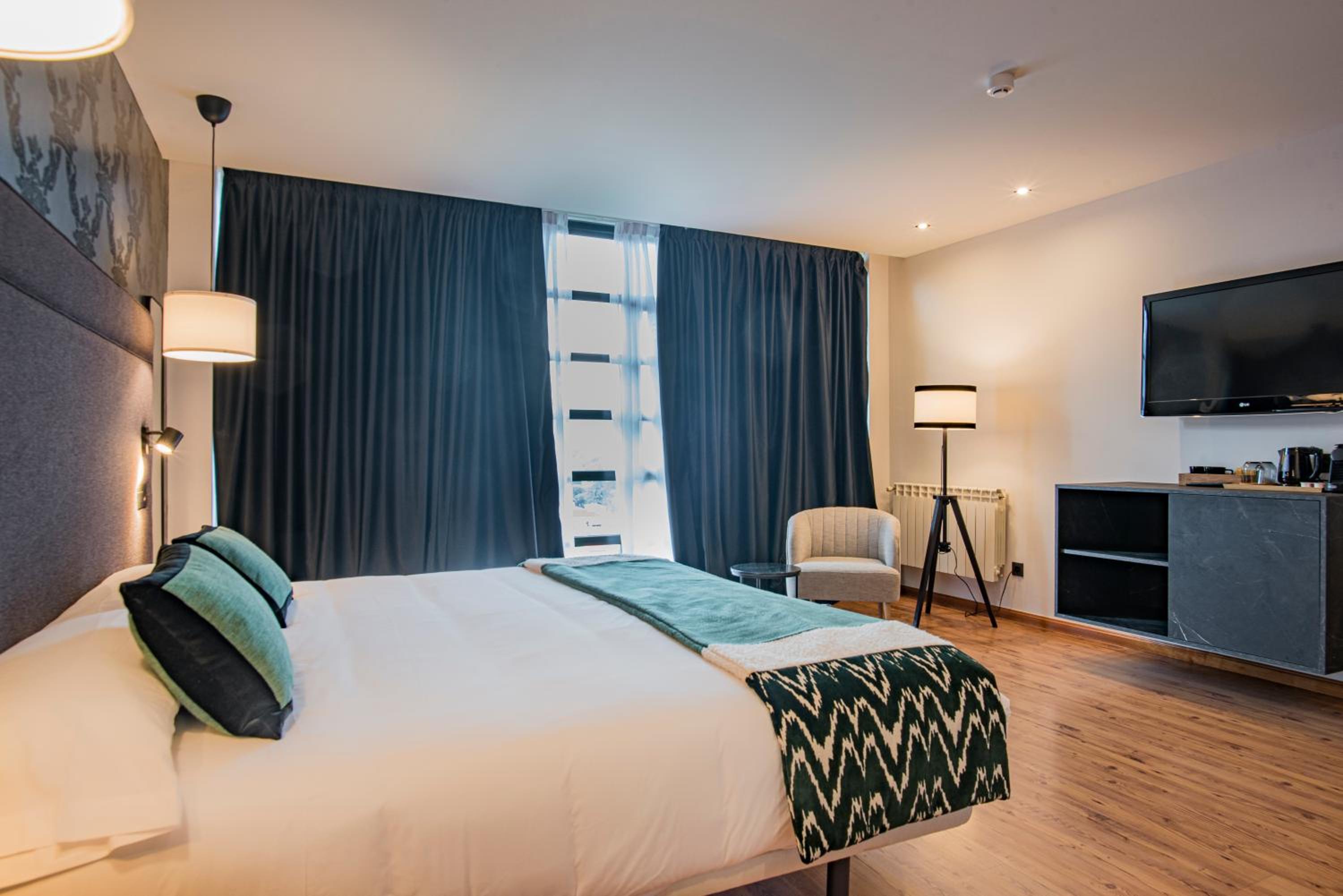 Junior Suite with Parking - Photo 1