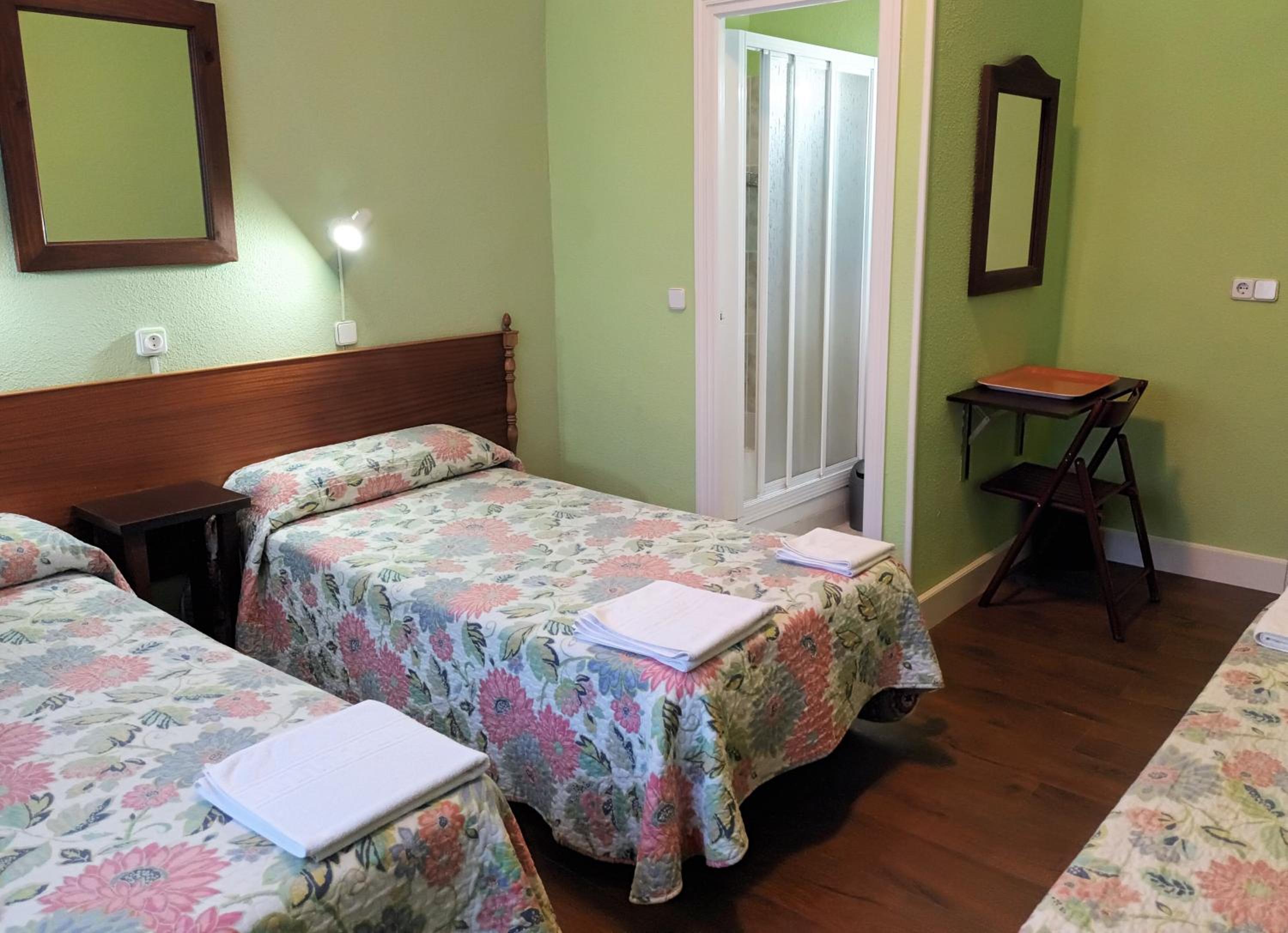 Triple Room with Shared Bathroom photo 2