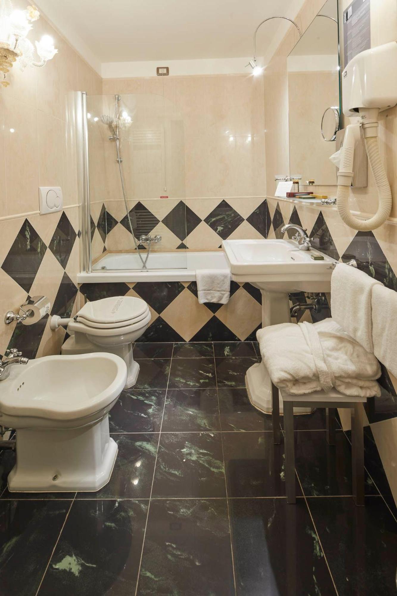 Single Room photo 2