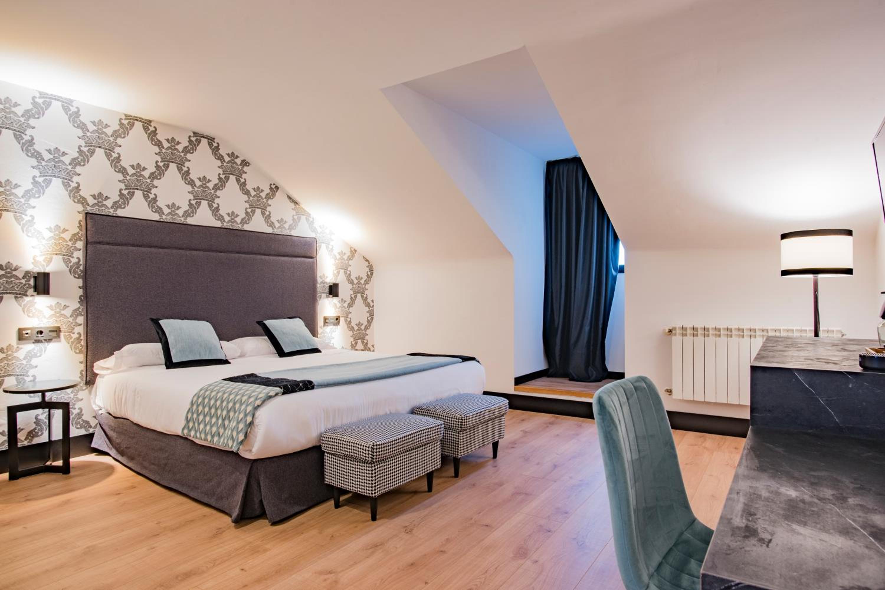 Double or Twin Room with Parking - Photo 1