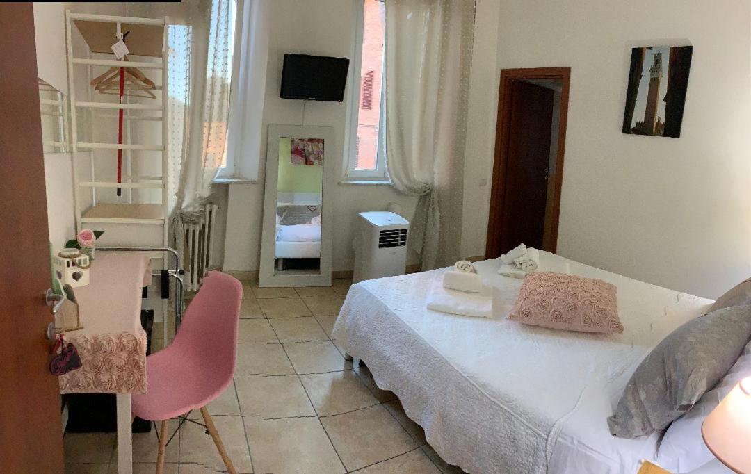 Standard Double Room - Photo 6