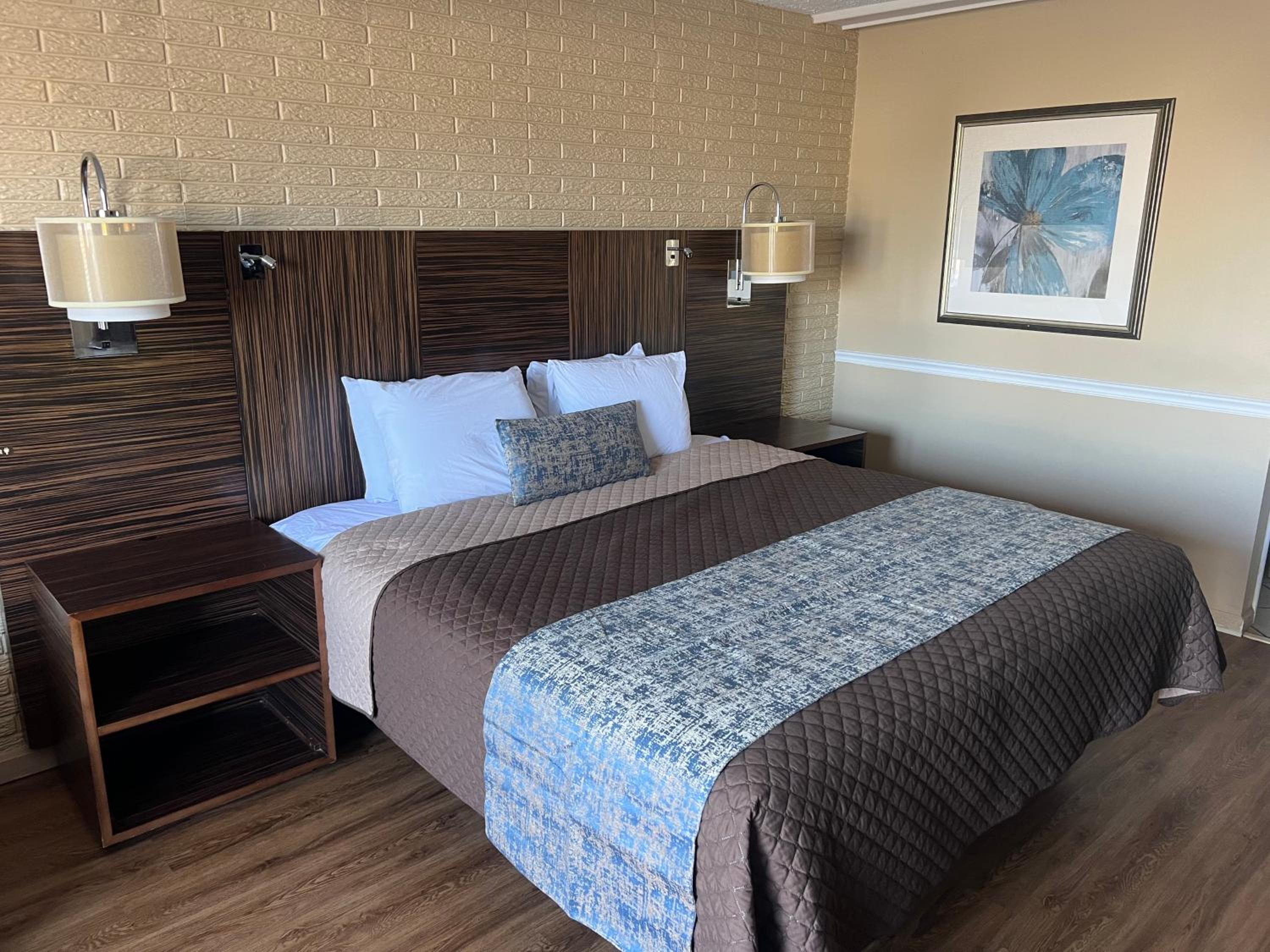 Standard King Room - Photo 5