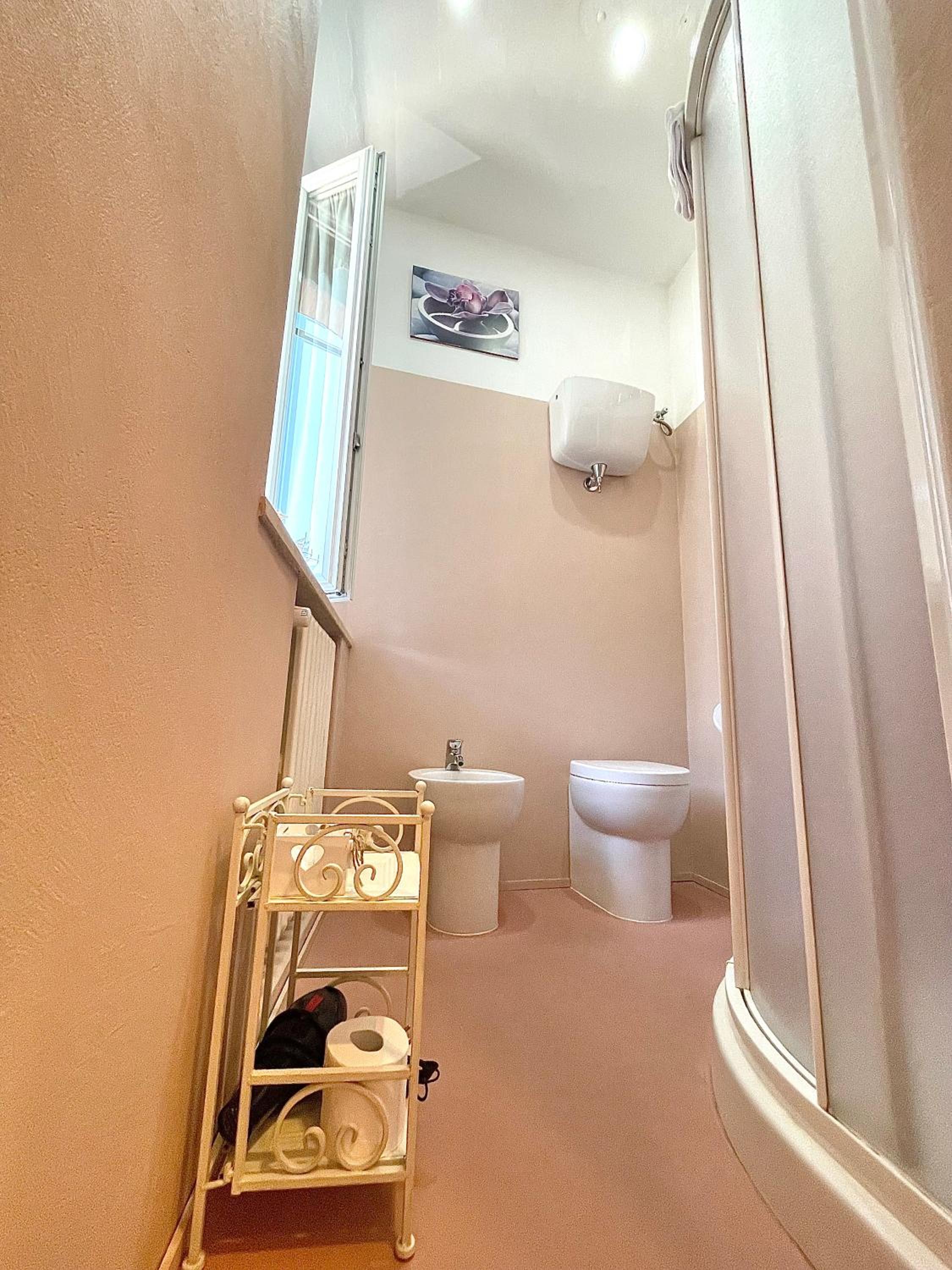 Standard Double Room - Photo 10
