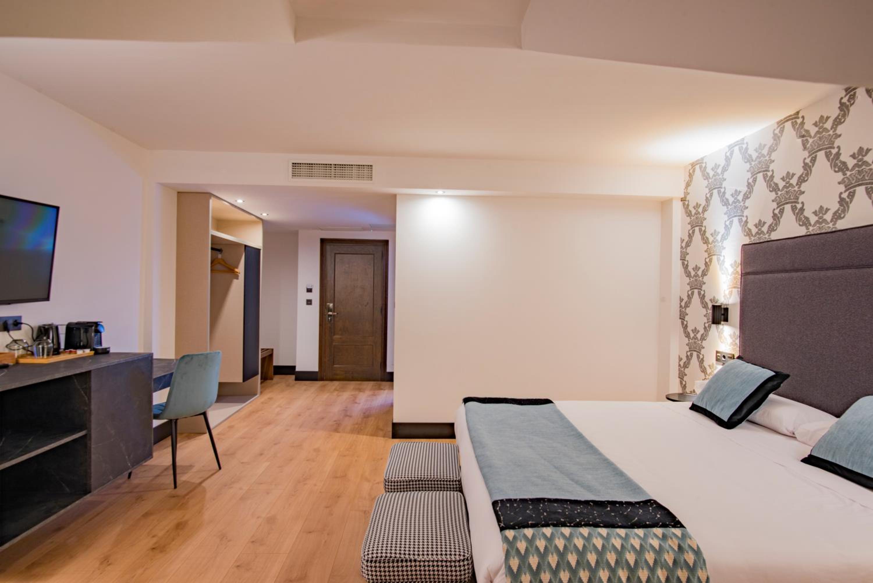 Double or Twin Room with Parking - Photo 4