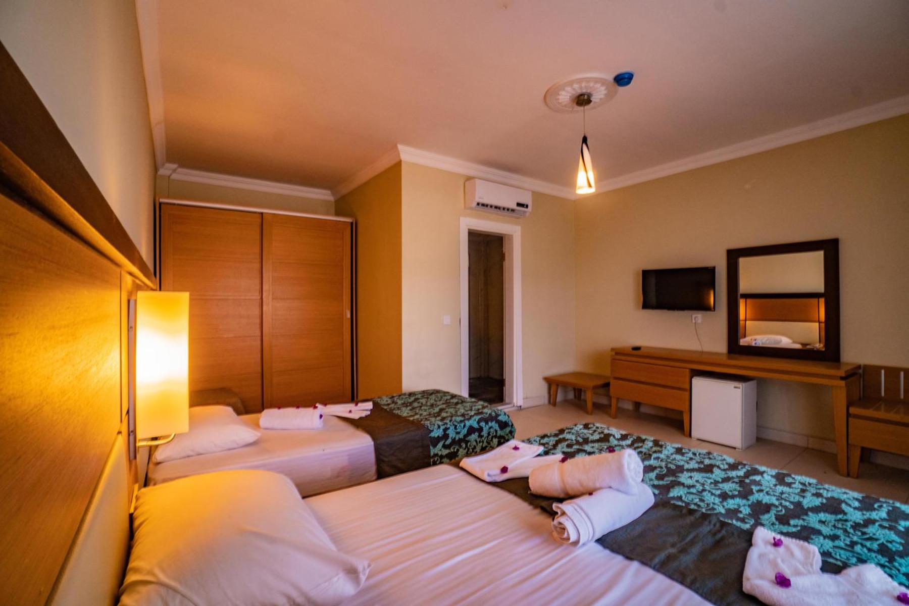 Double or Twin Room photo 3