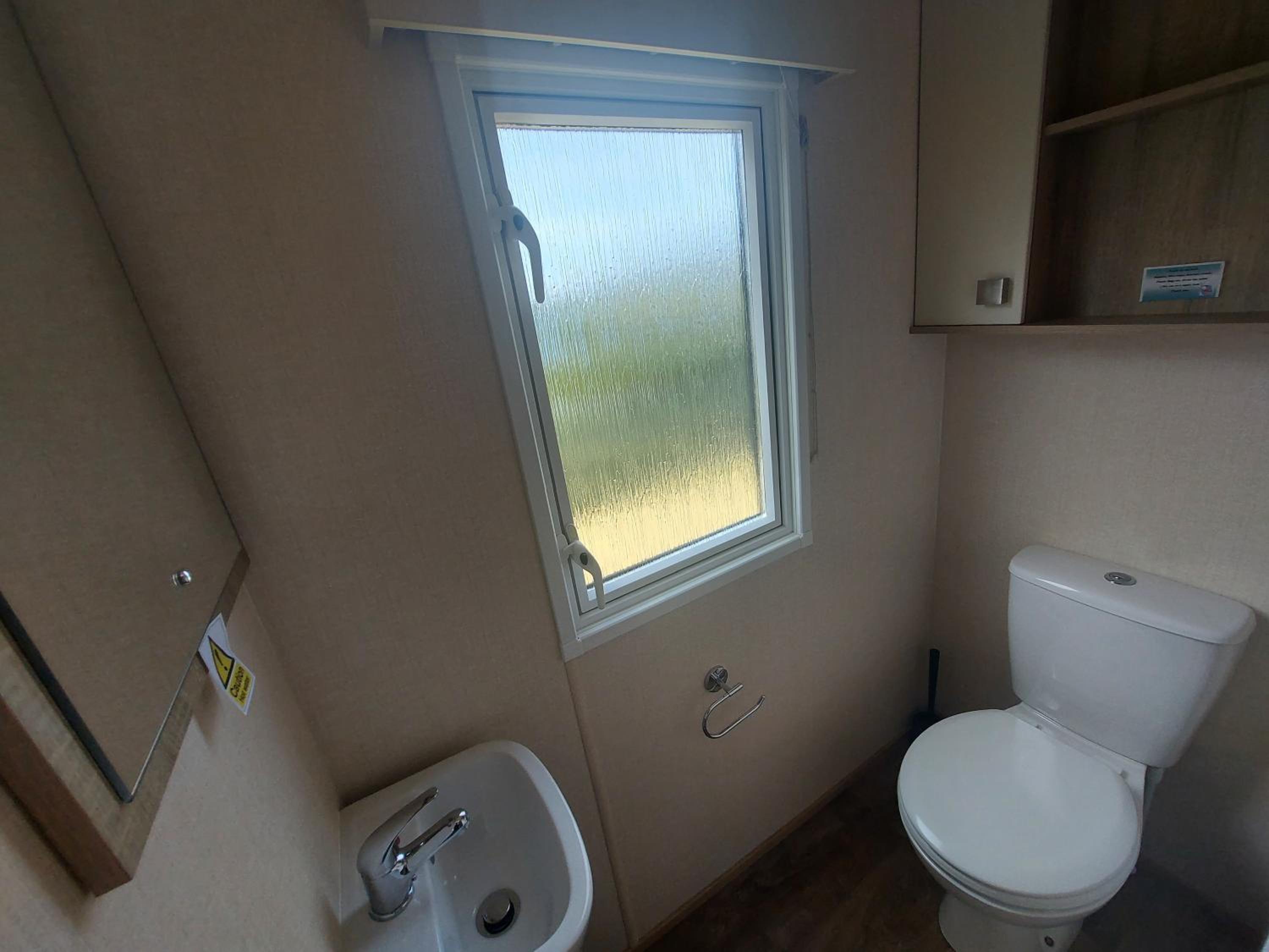 Caravan 8B  photo 2