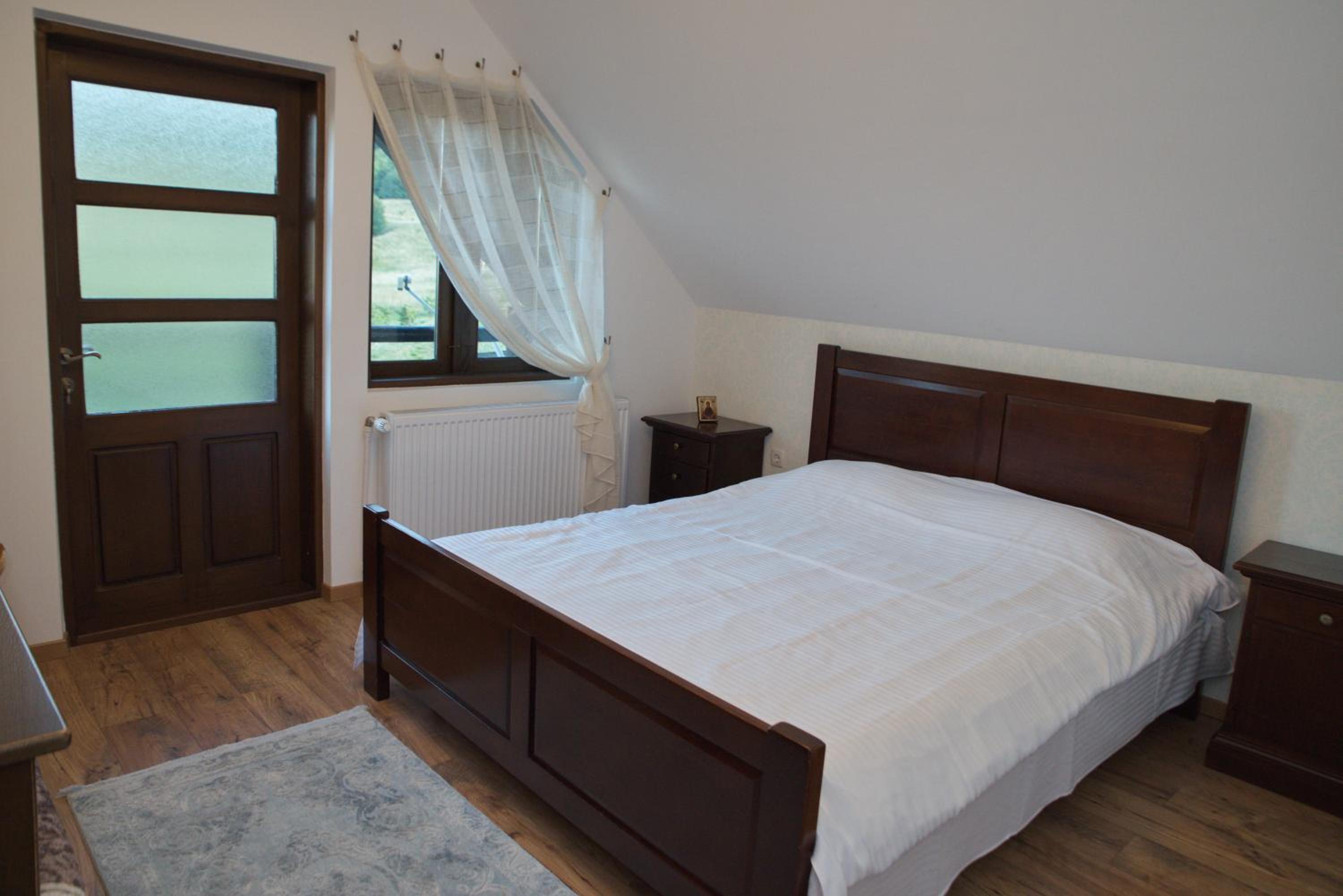 Six-Bedroom House - Photo 1