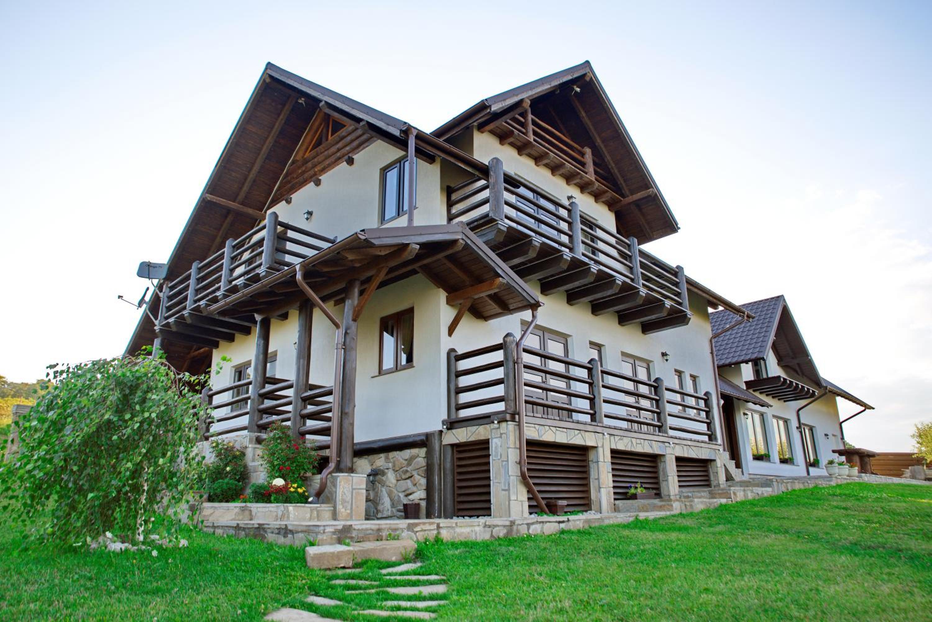 Six-Bedroom House - Photo 21
