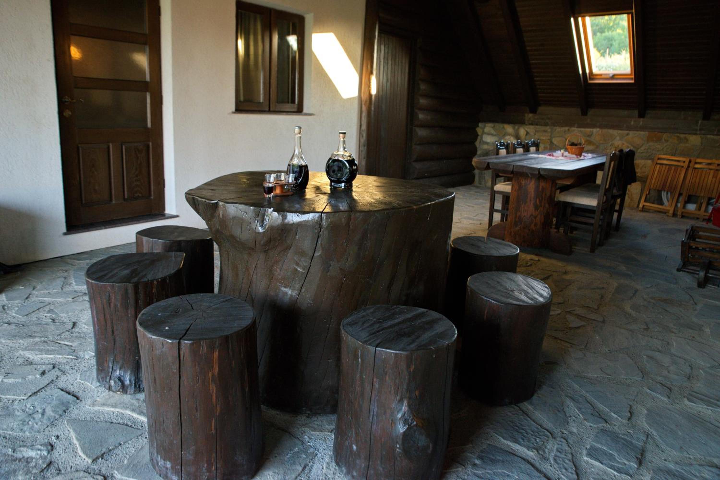 Six-Bedroom House - Photo 8