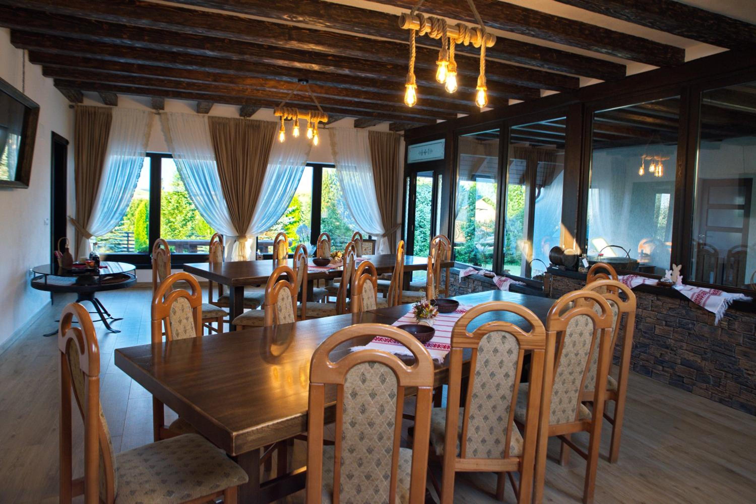Six-Bedroom House - Photo 9