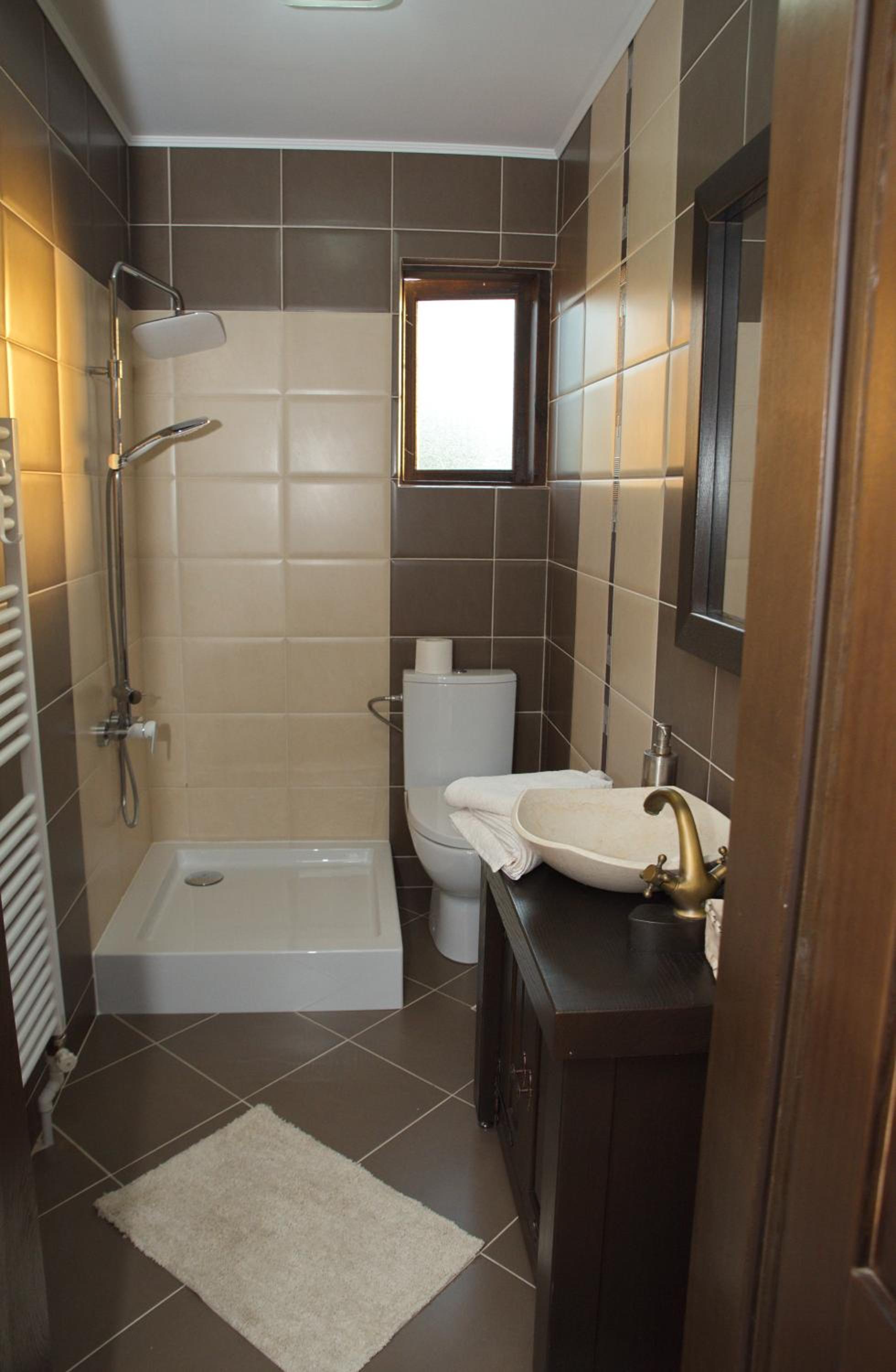 Six-Bedroom House - Photo 13