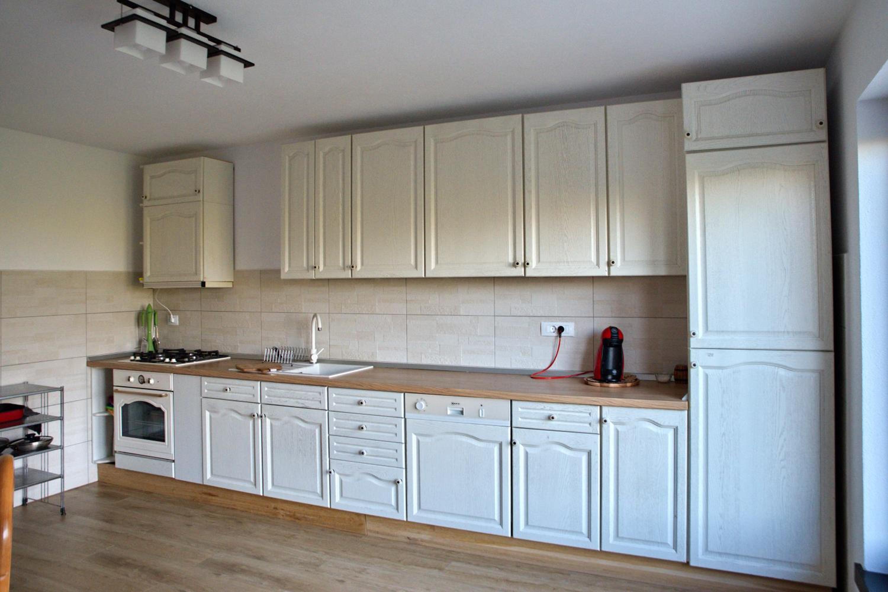 Six-Bedroom House - Photo 17