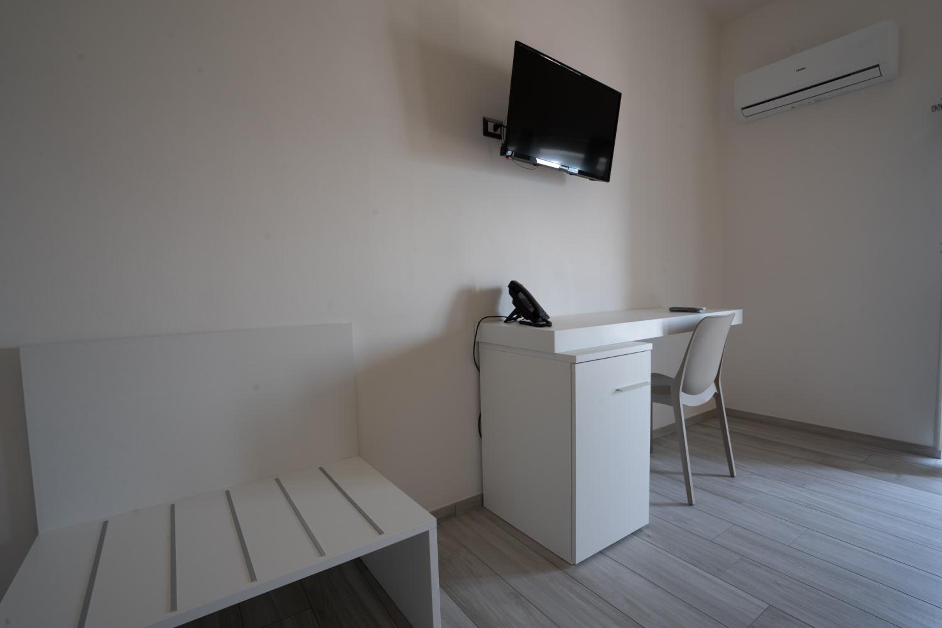 Large Double or Twin Room photo 1