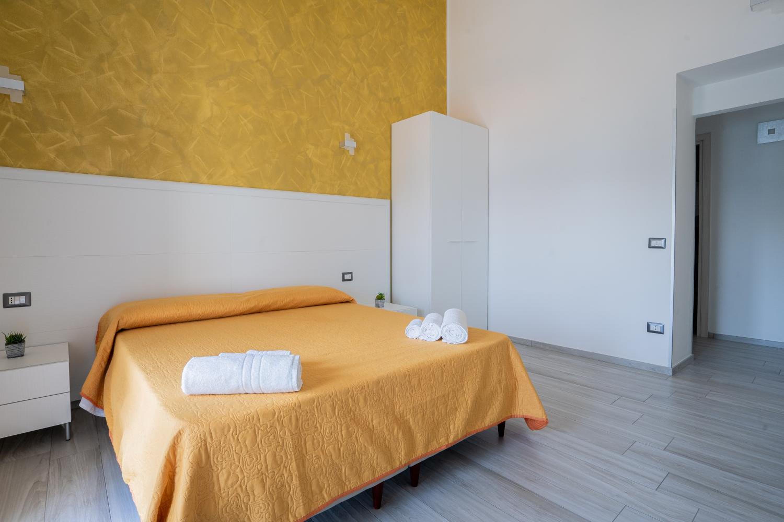 Large Double or Twin Room photo 2