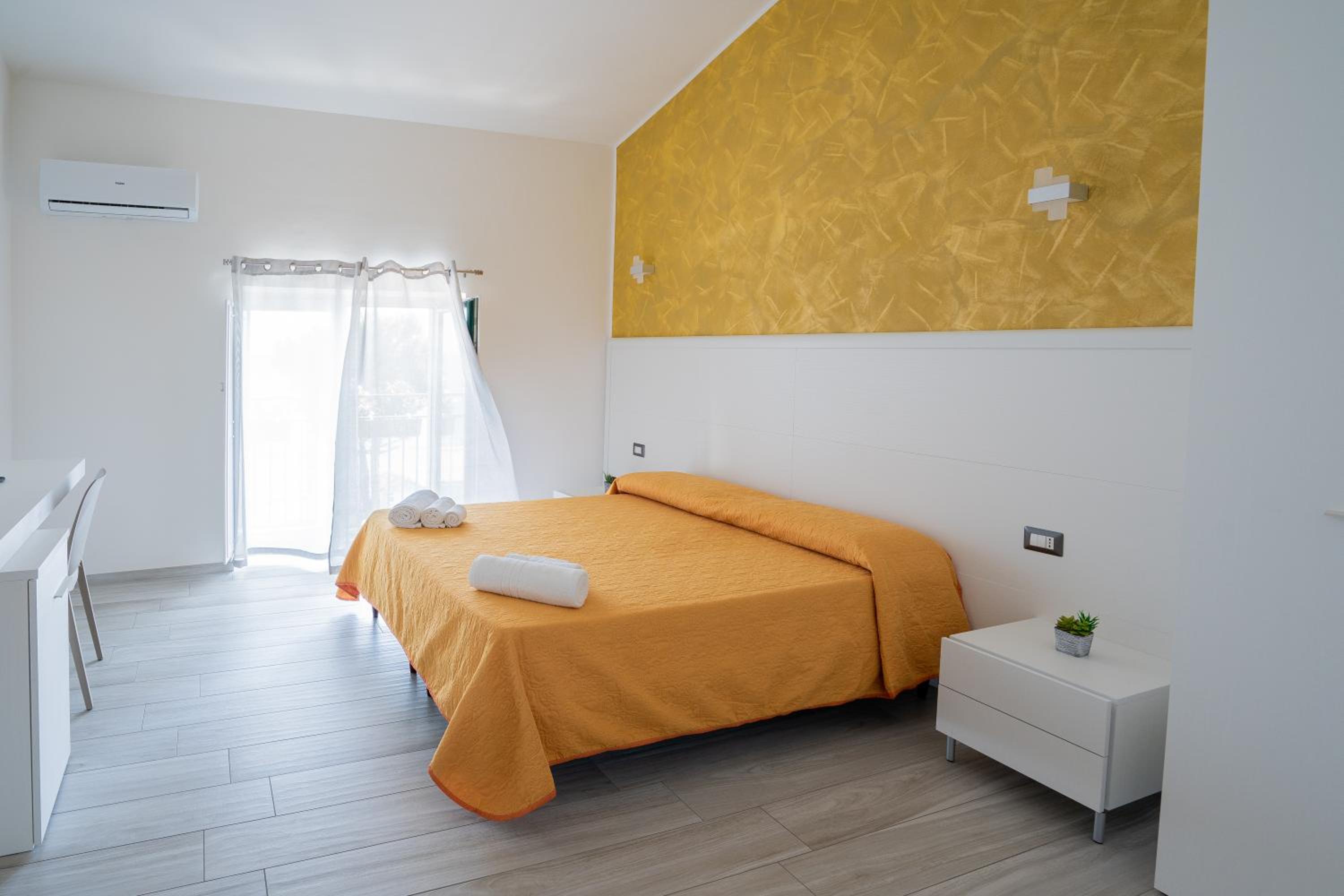 Large Double or Twin Room photo 3
