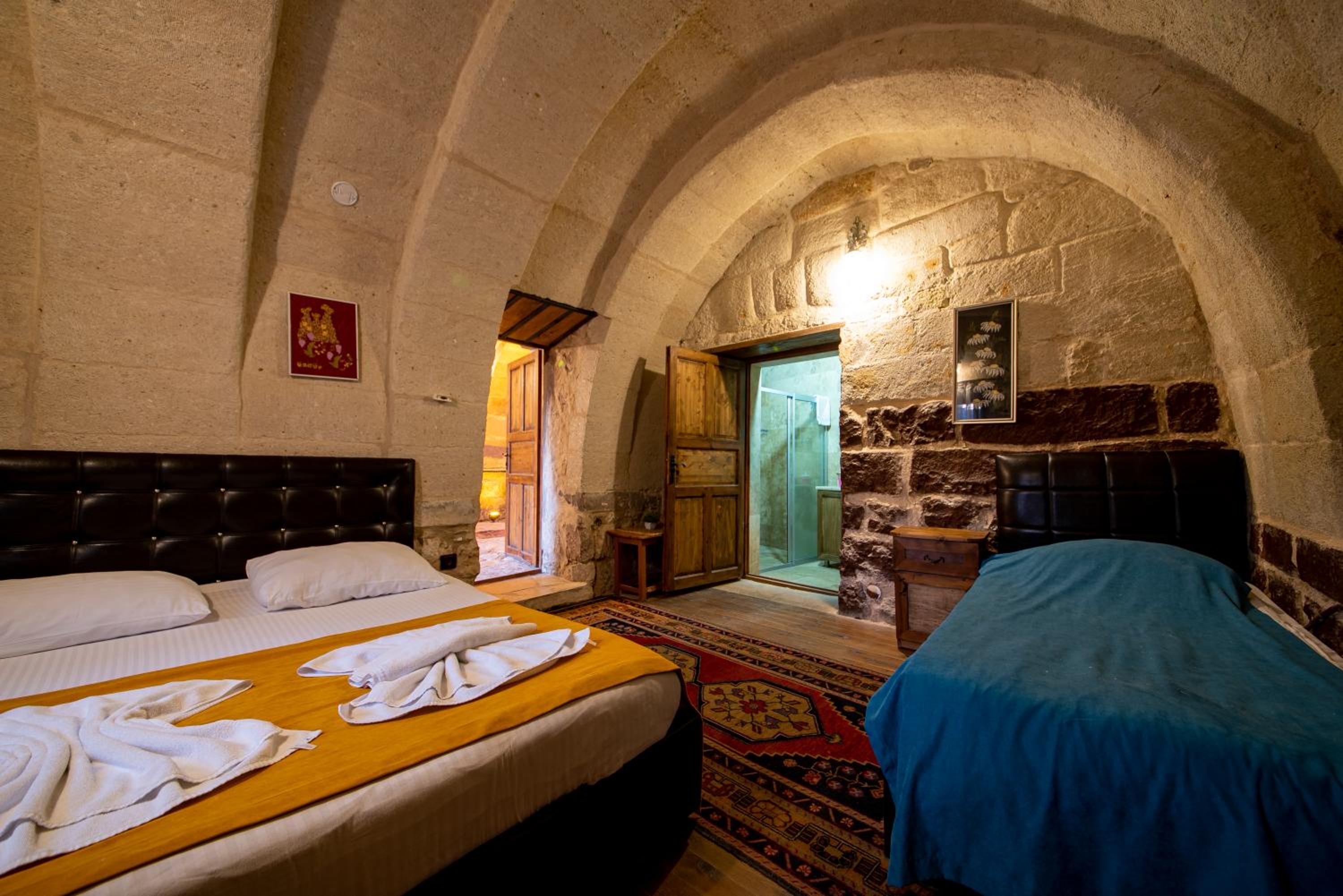Deluxe Room - Photo 11