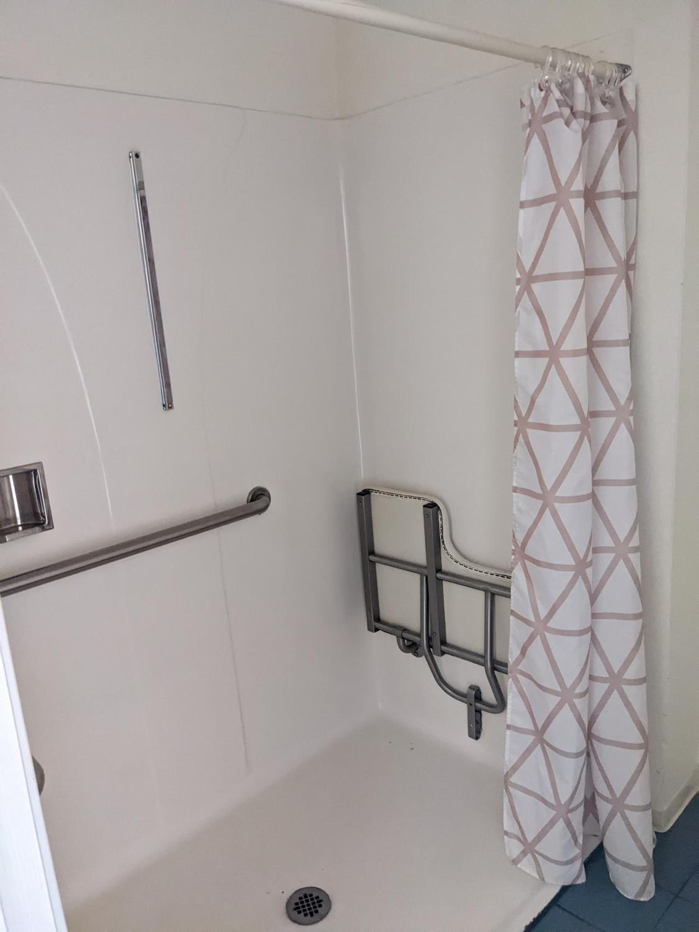 Queen Room - Disability Access