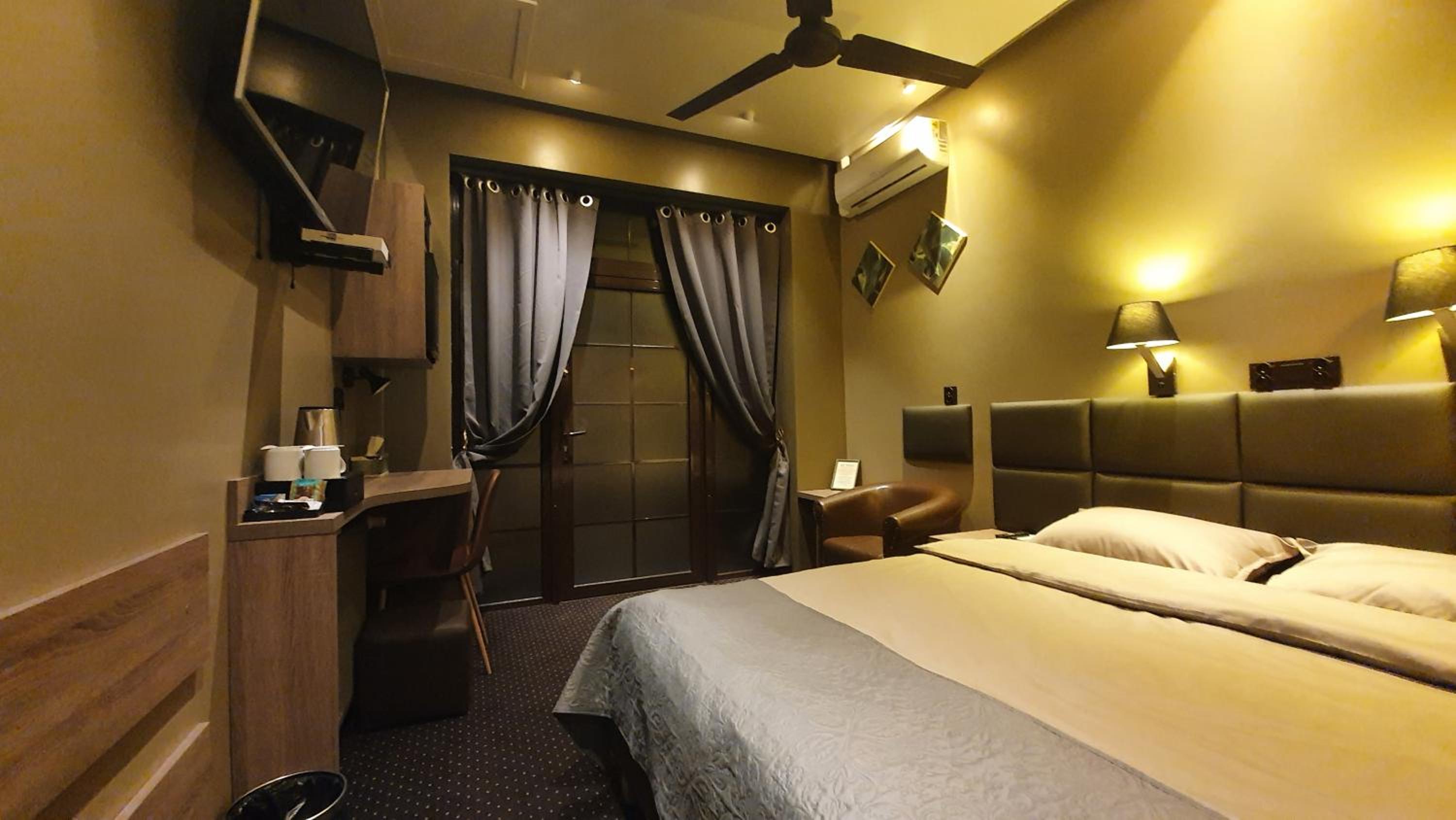 Standard Double Room - Photo 8