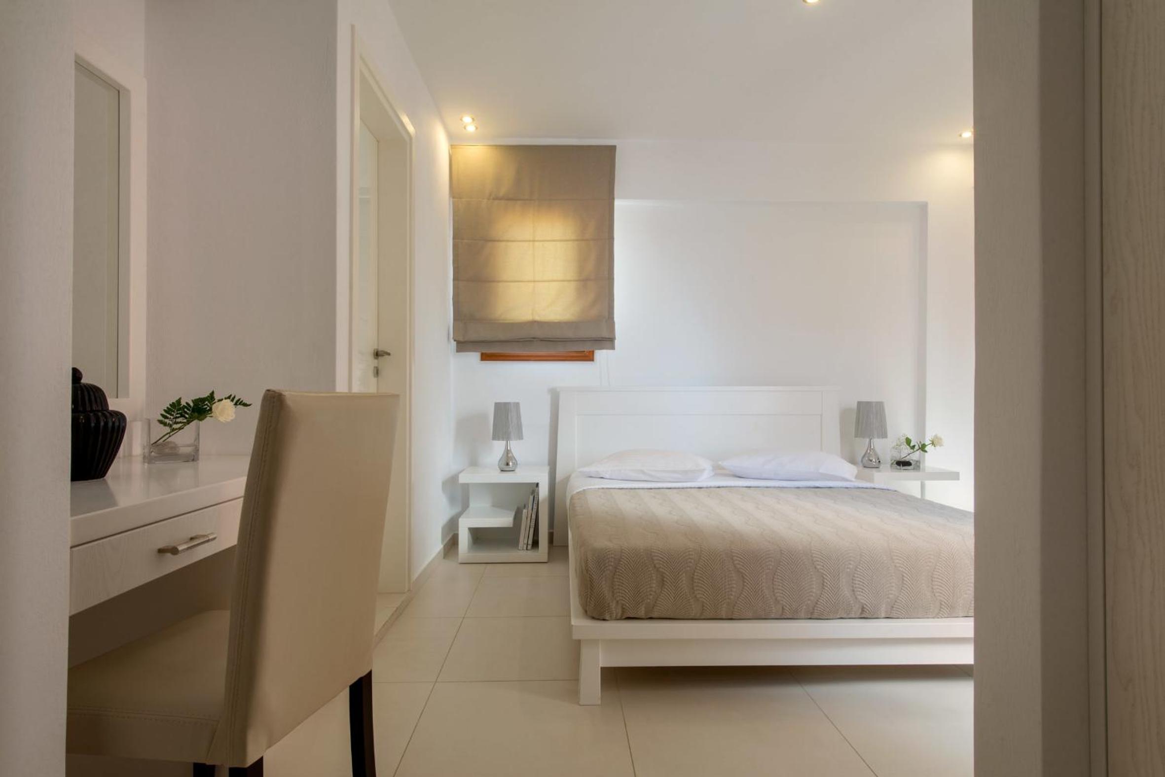 Deluxe Double Room with Hot Tub - Photo 1