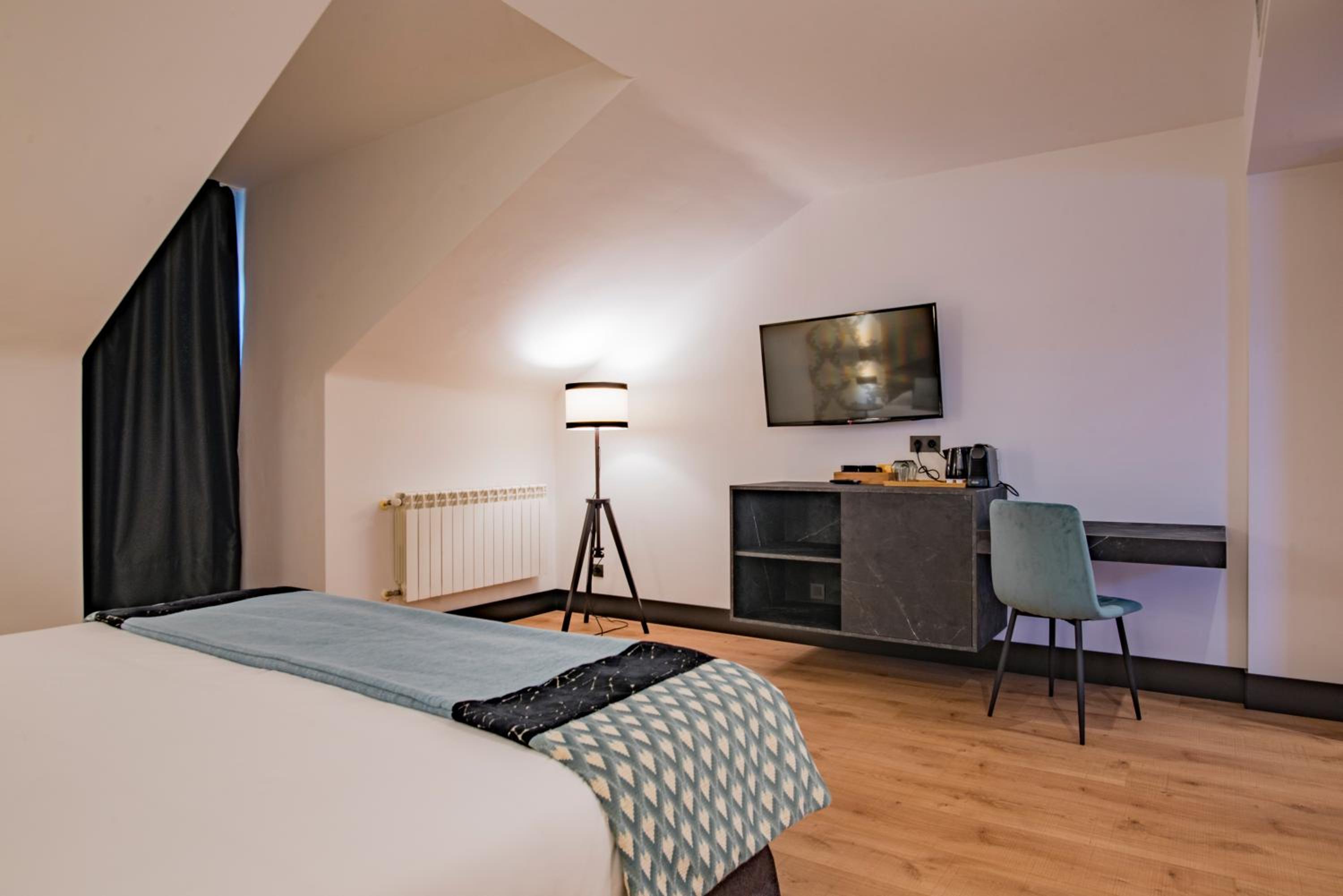 Double or Twin Room with Parking - Photo 6