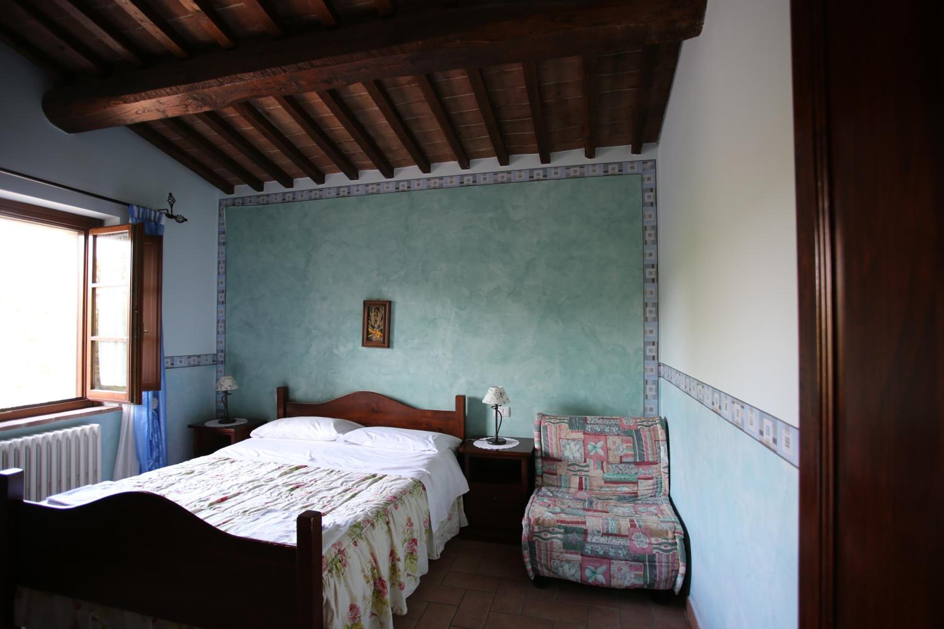 One-Bedroom Apartment - Photo 1