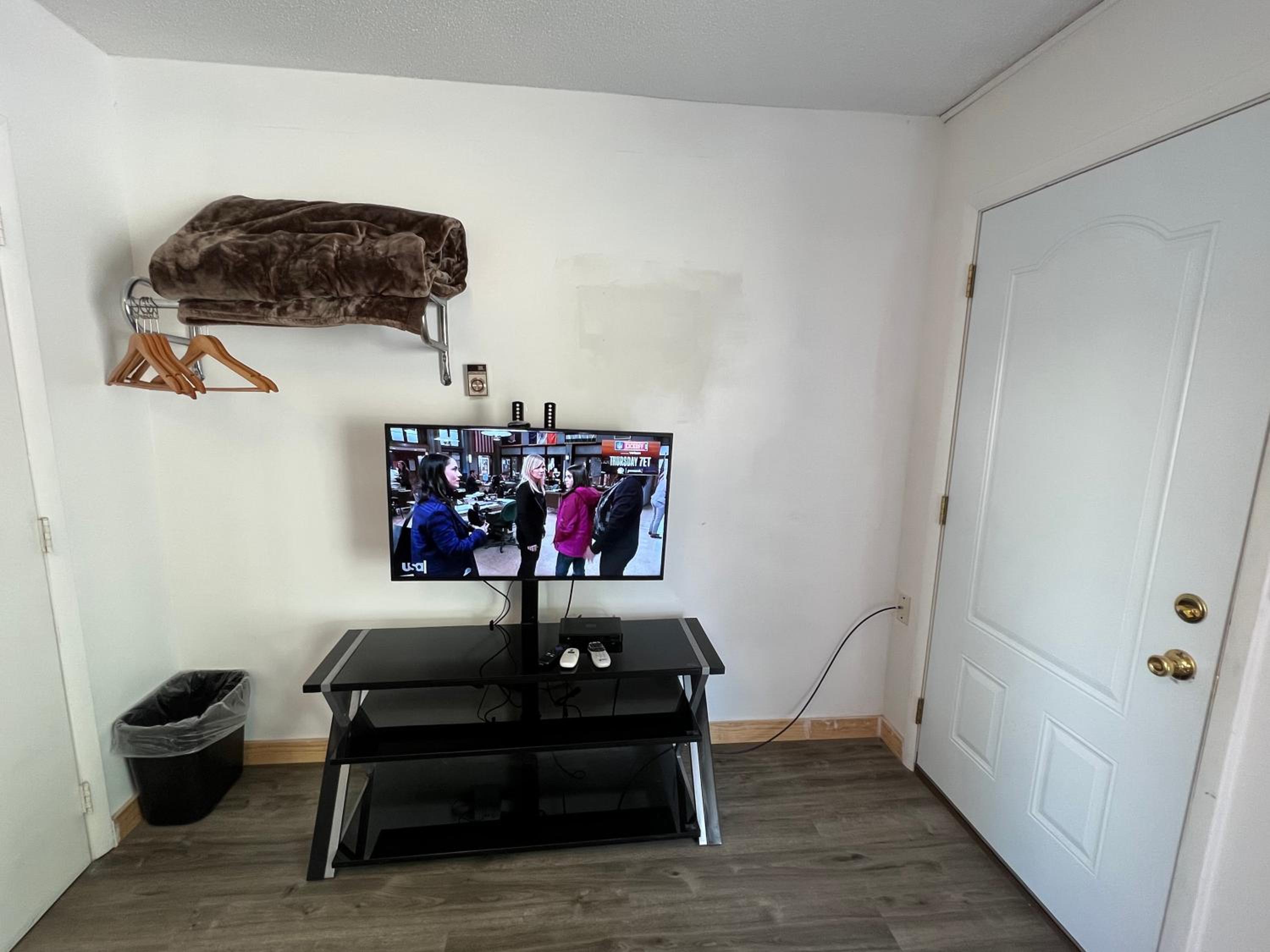 Non-Smoking - King Room photo 3