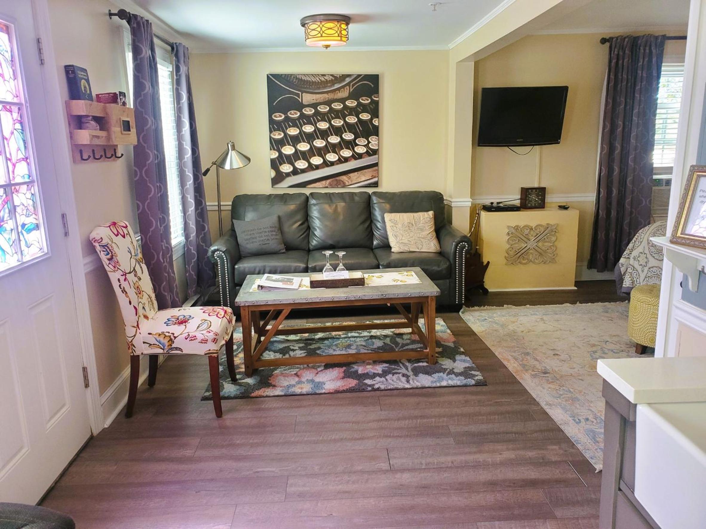 The Meigs (Deluxe / 1st Floor Murphy House)