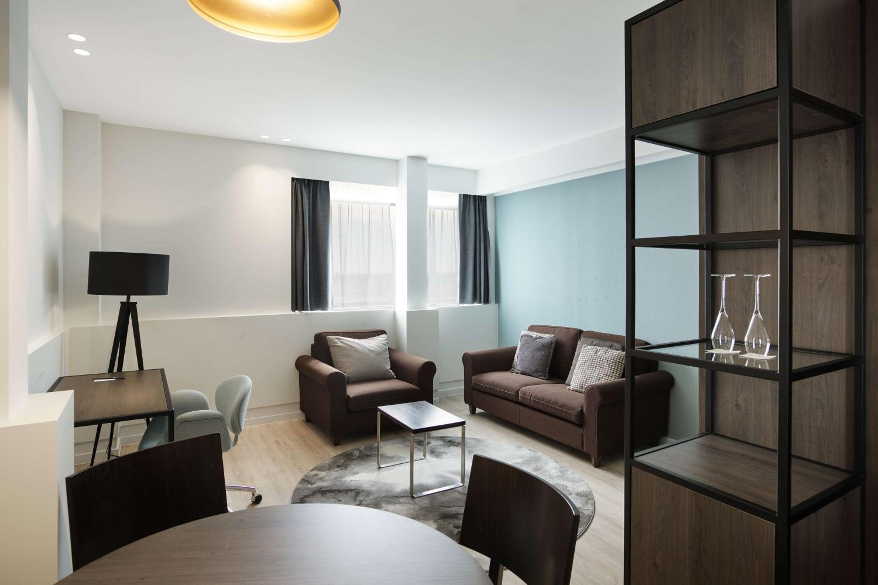 Suite - Photo 1
