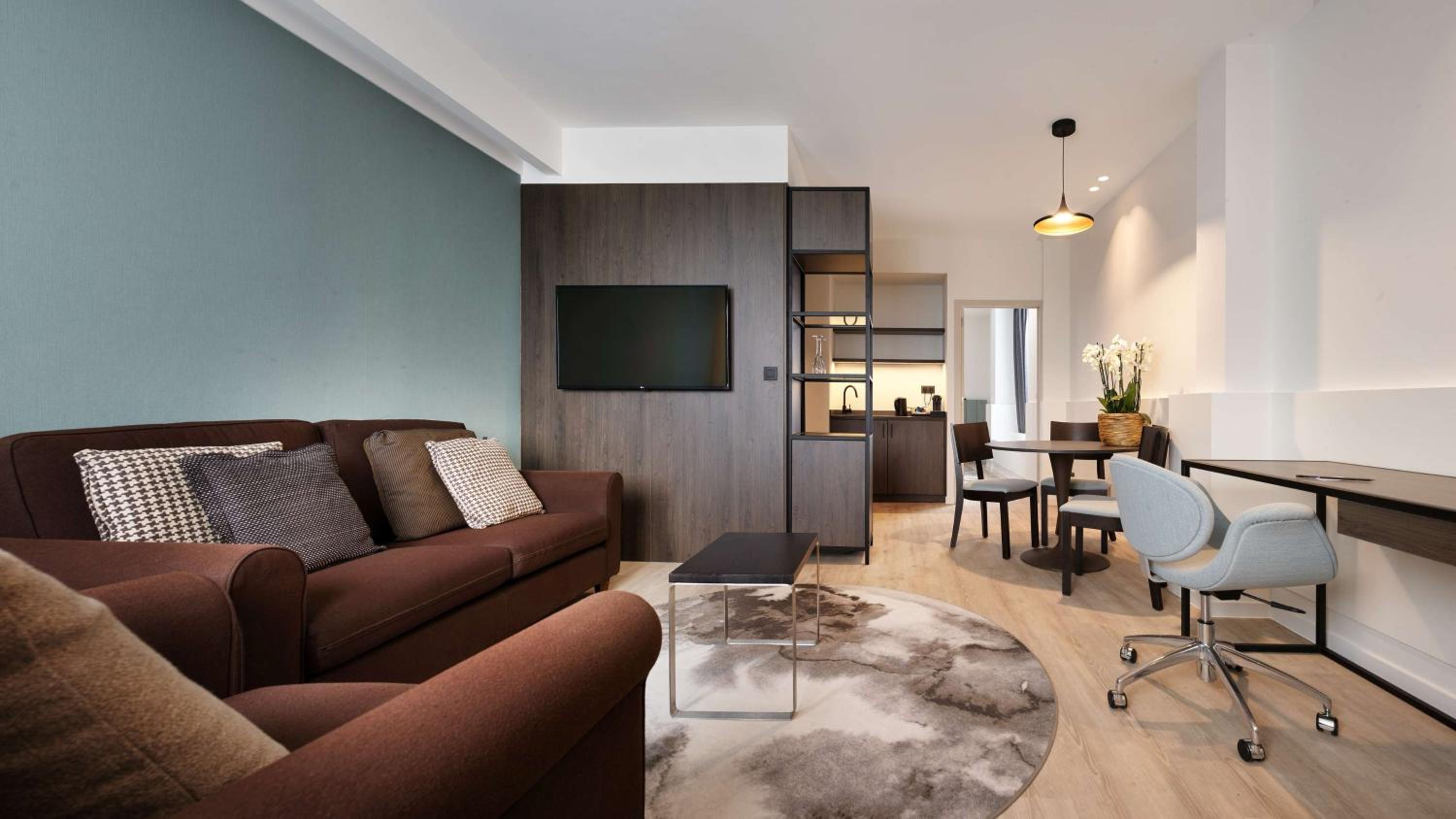Suite - Photo 2