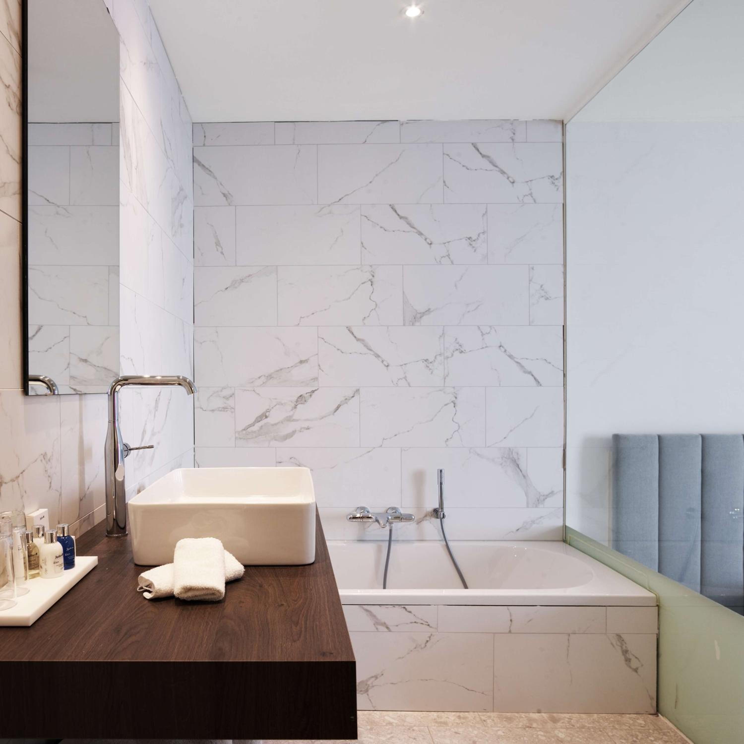 Suite - Photo 9