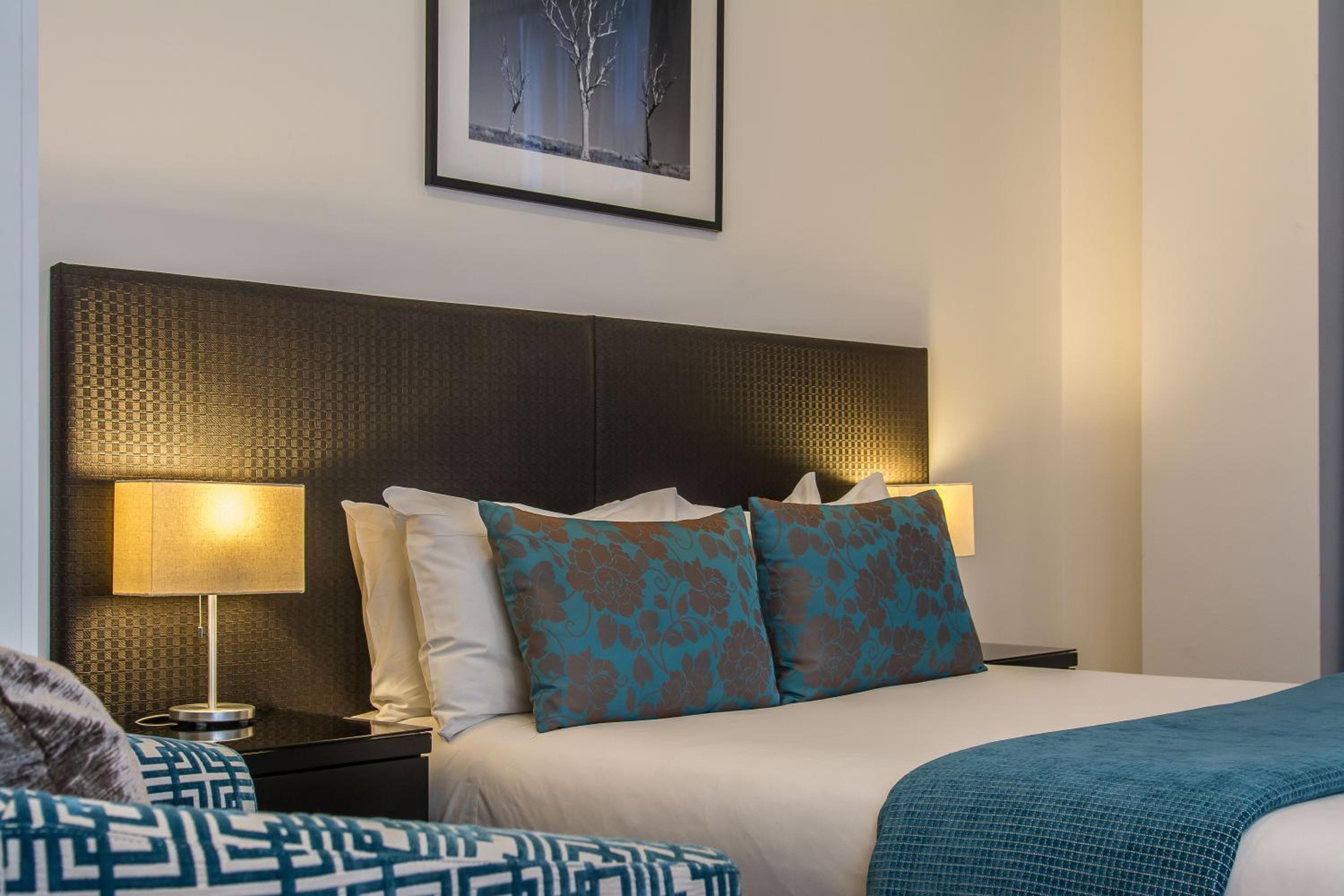 Hotel Room & Overnight Parking for one car thumbnail 5