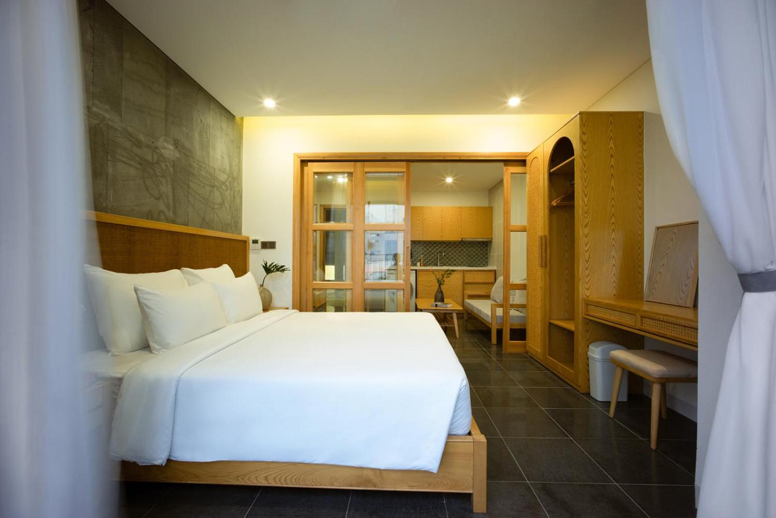 One-Bedroom Apartment - Photo 2