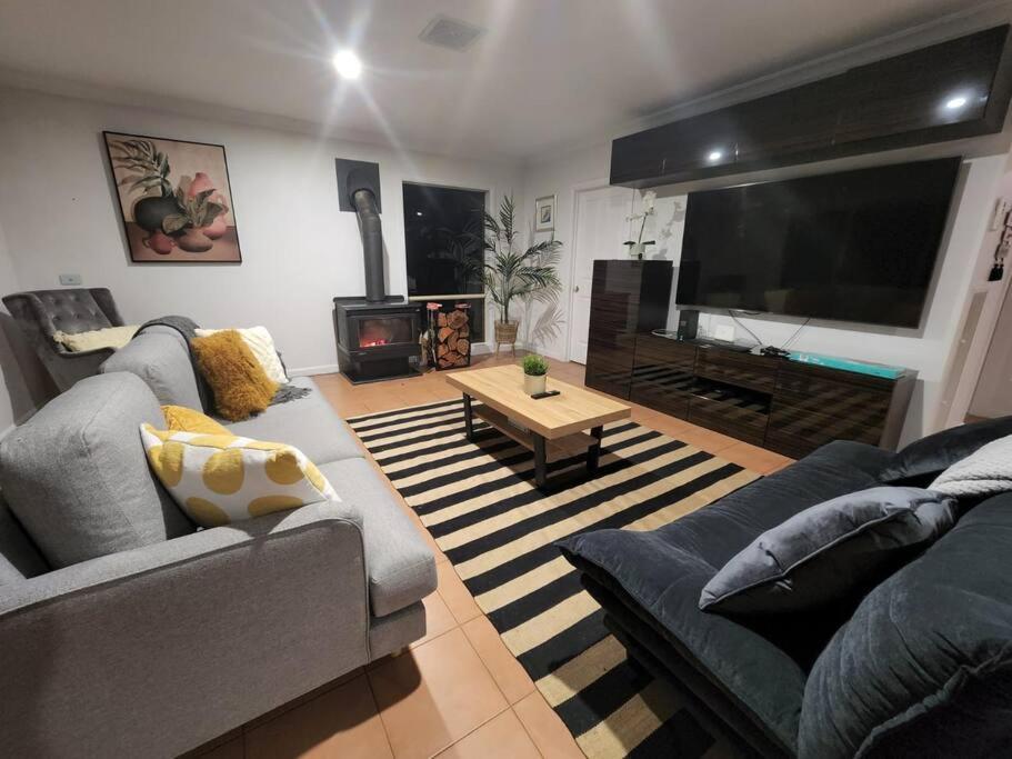 Five-Bedroom House photo 1