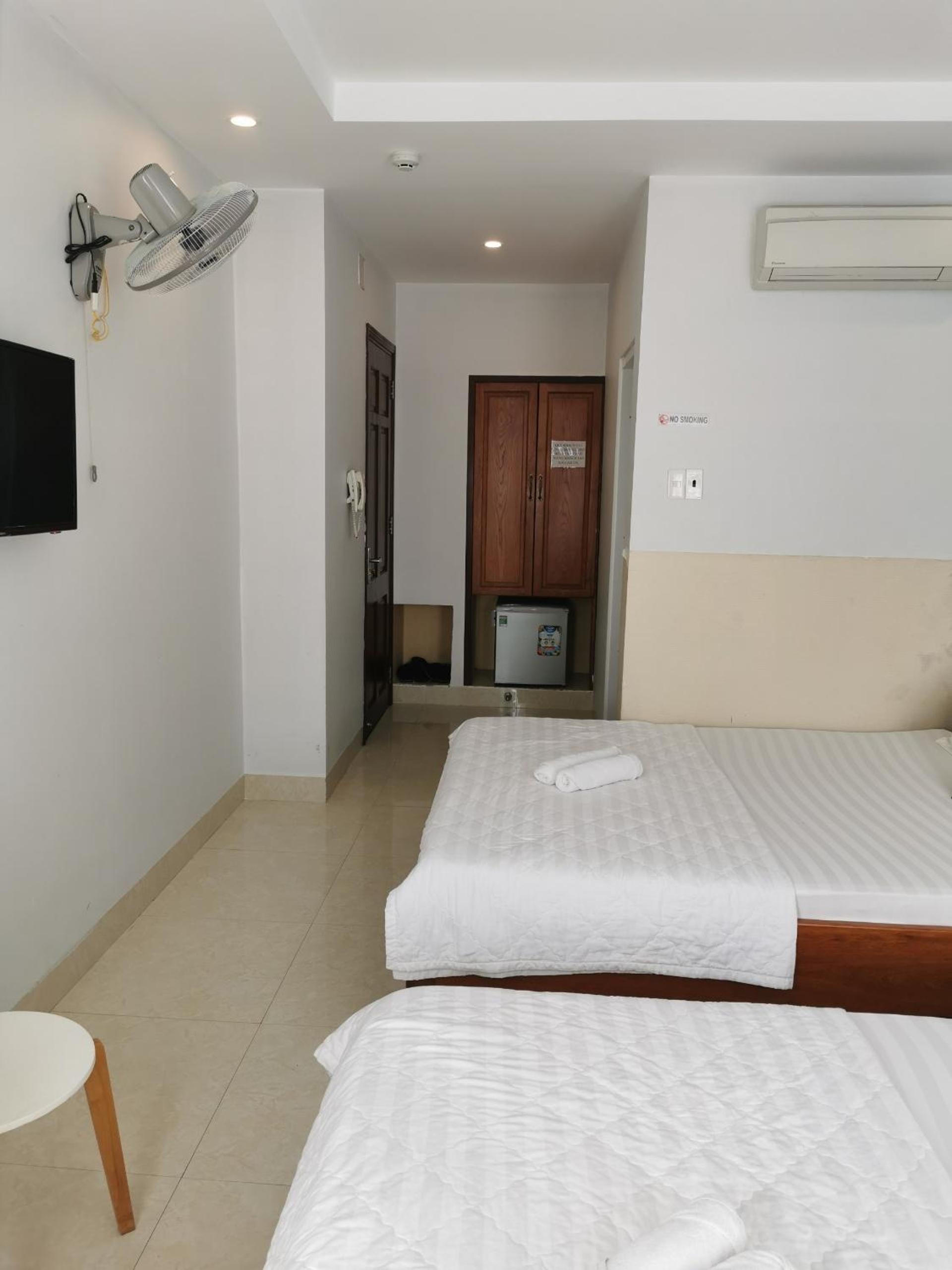 Family Room with Balcony photo 3