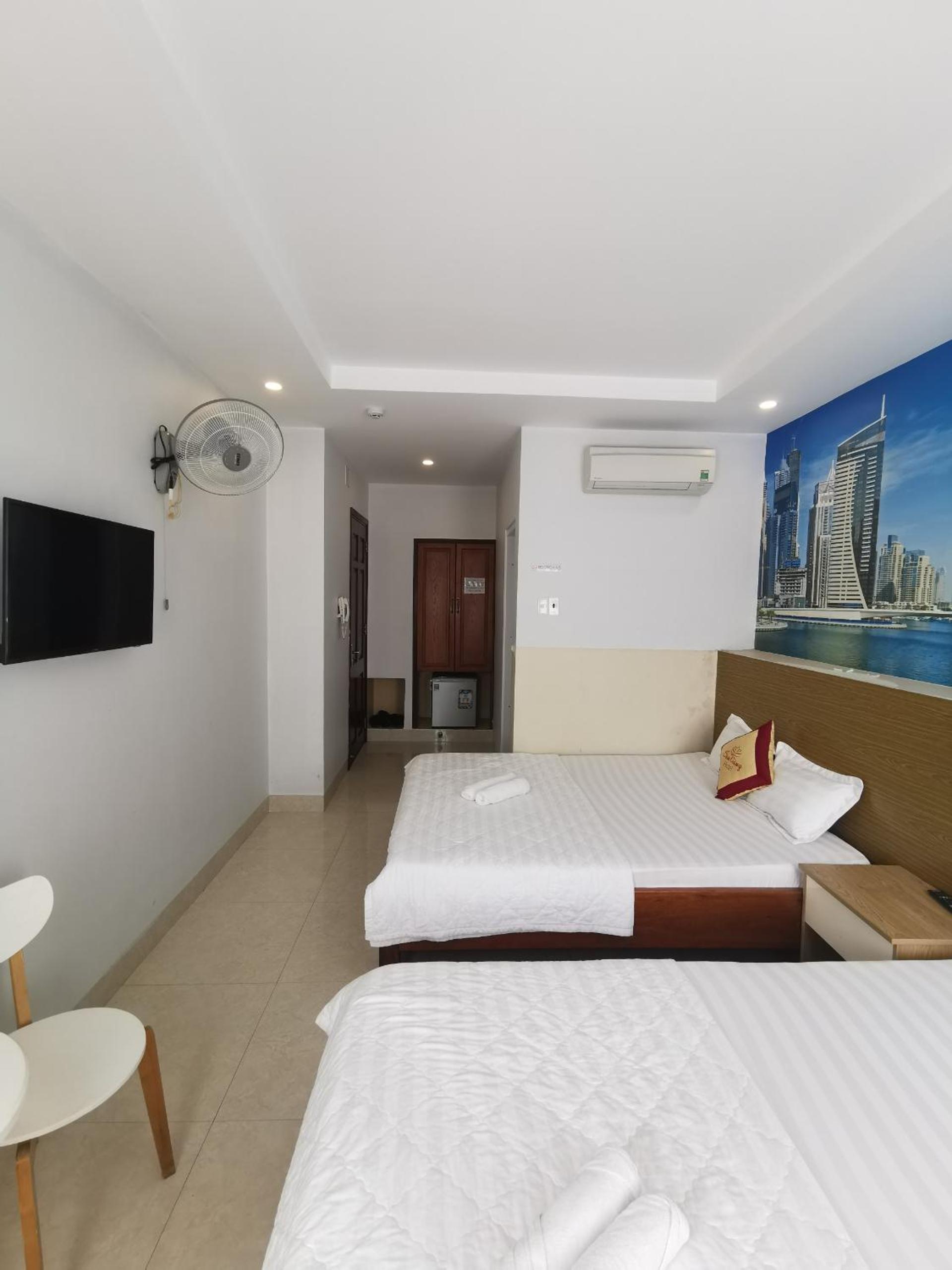 Family Room with Balcony photo 1