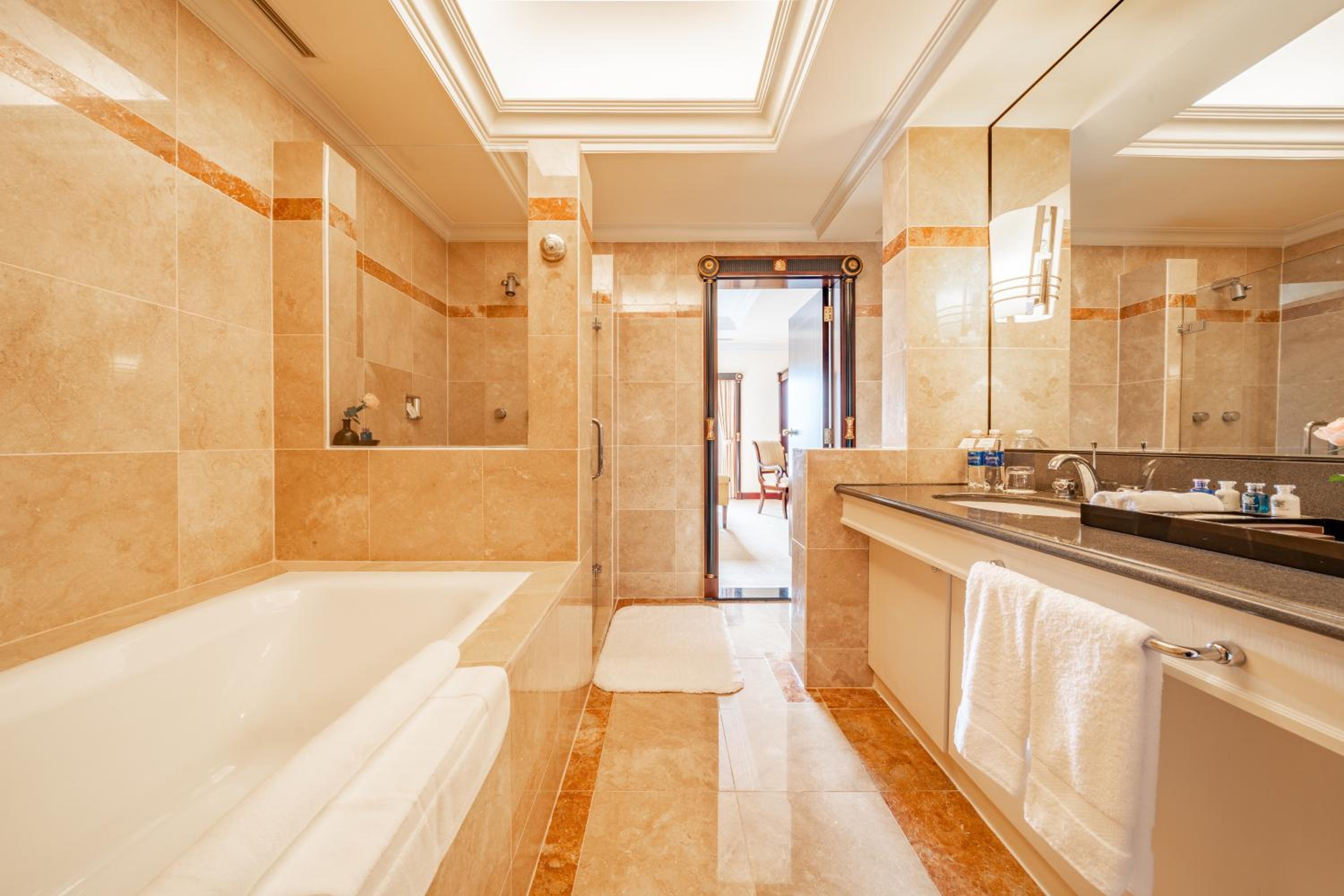 Suite with City View photo 2