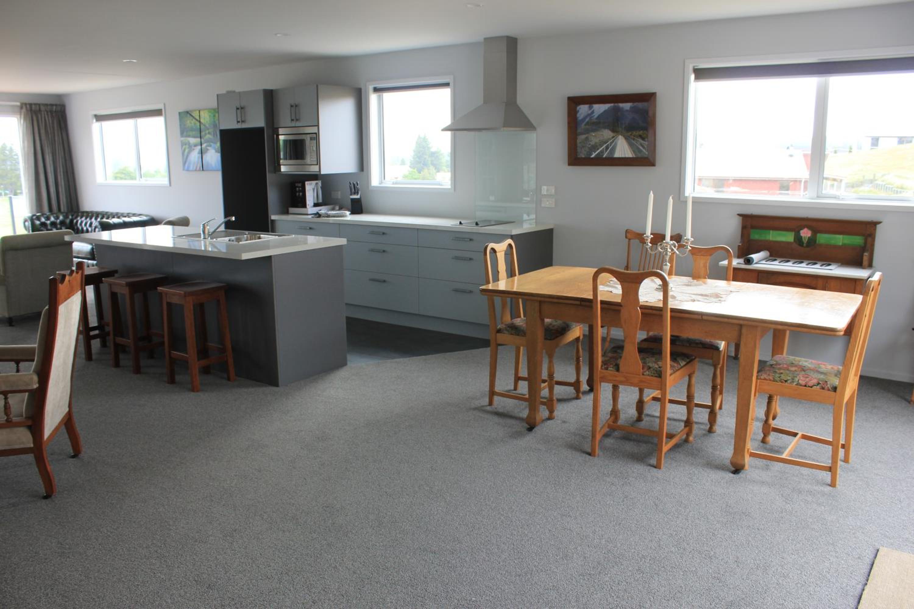 Two-Bedroom Apartment with Lake View - Photo 12