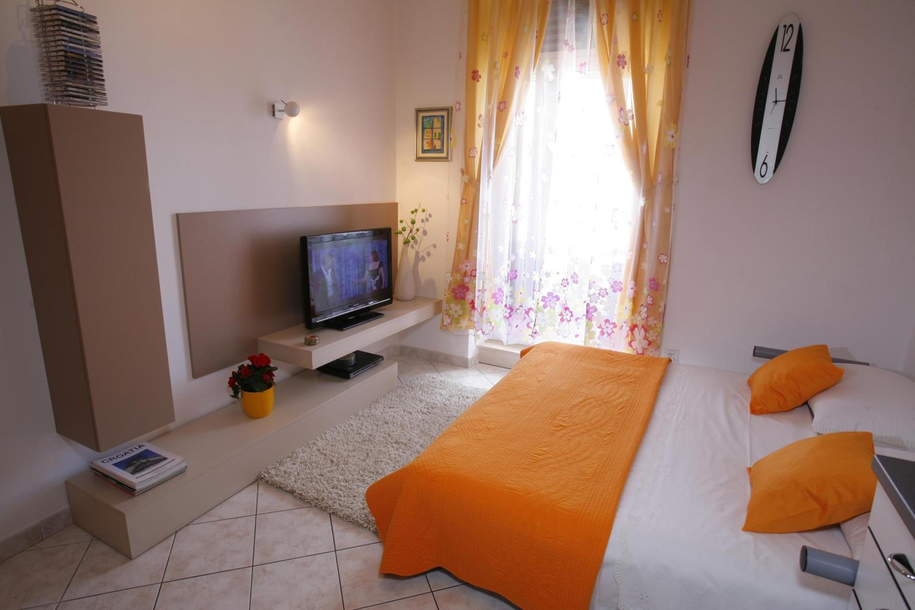One-Bedroom Apartment with Balcony - Photo 25
