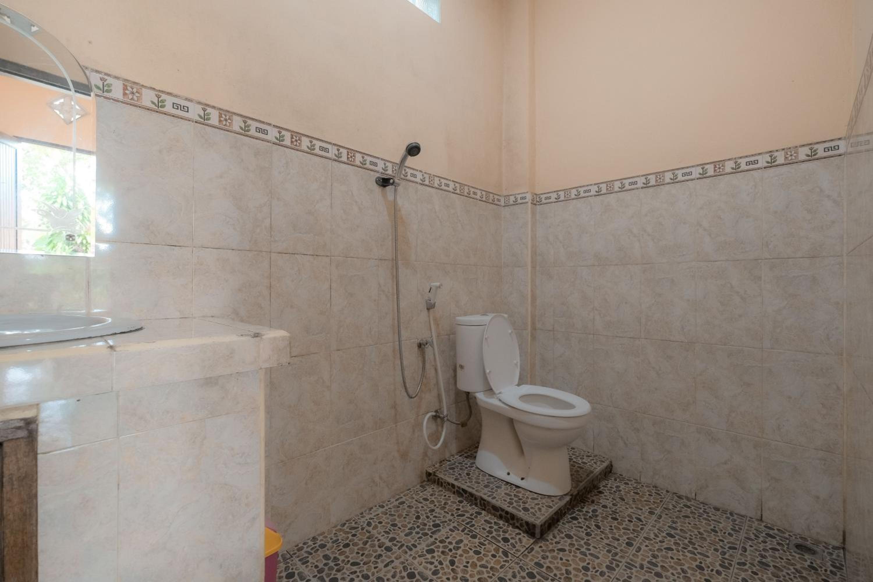Standard Double Room with Fan - Photo 2