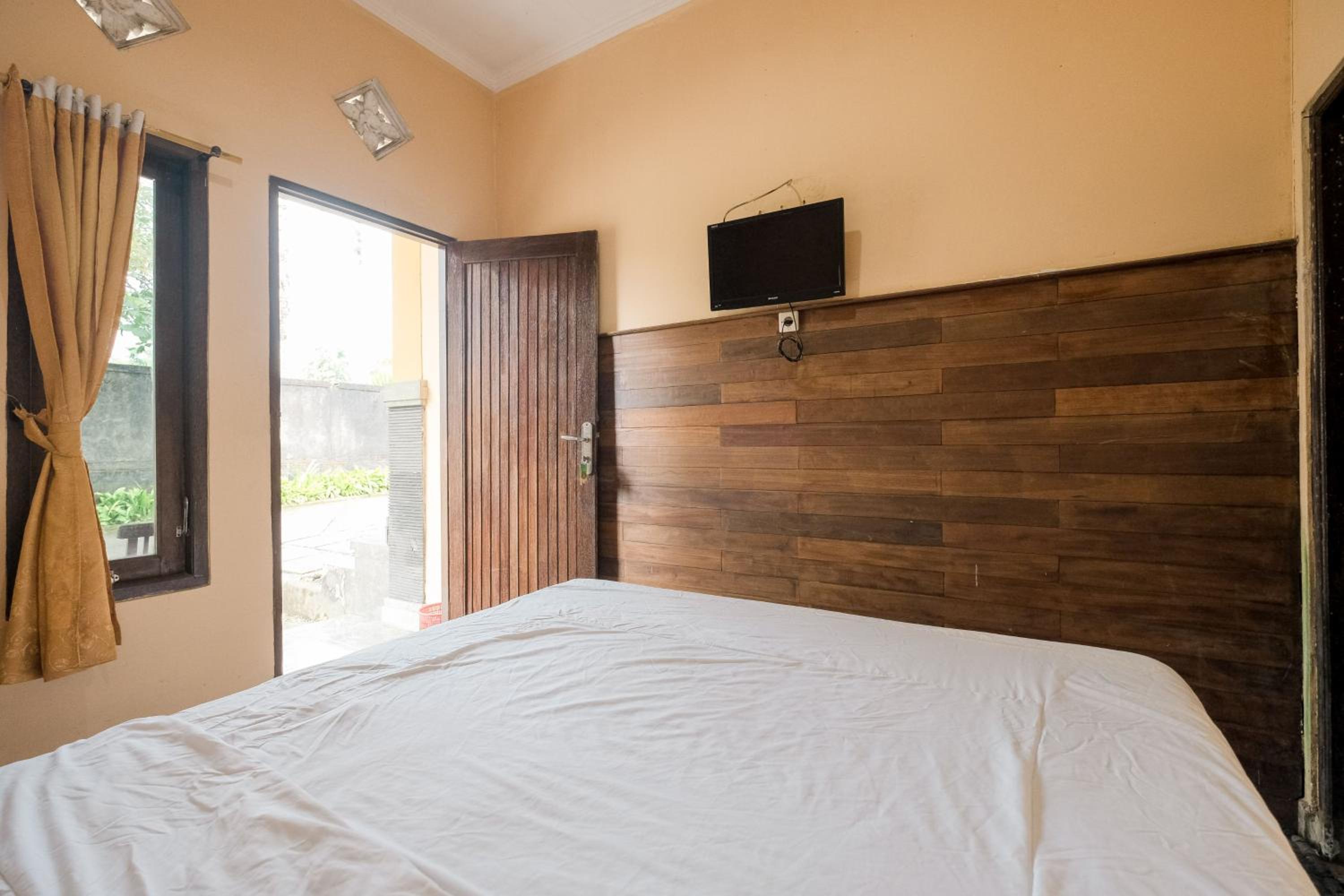 Standard Double Room with Fan - Photo 4