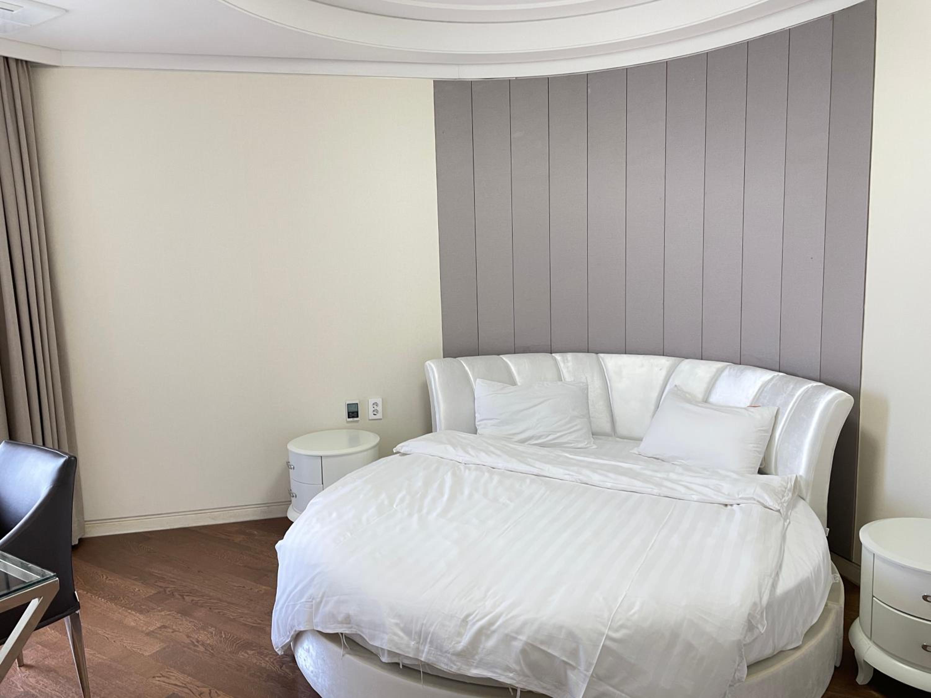 Two-Bedroom Apartment - Photo 7