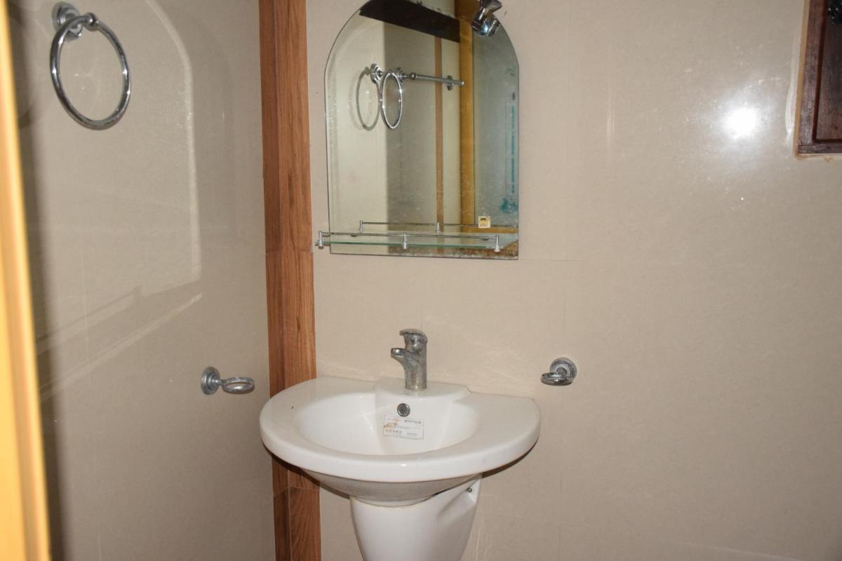 Budget Double Room photo 3