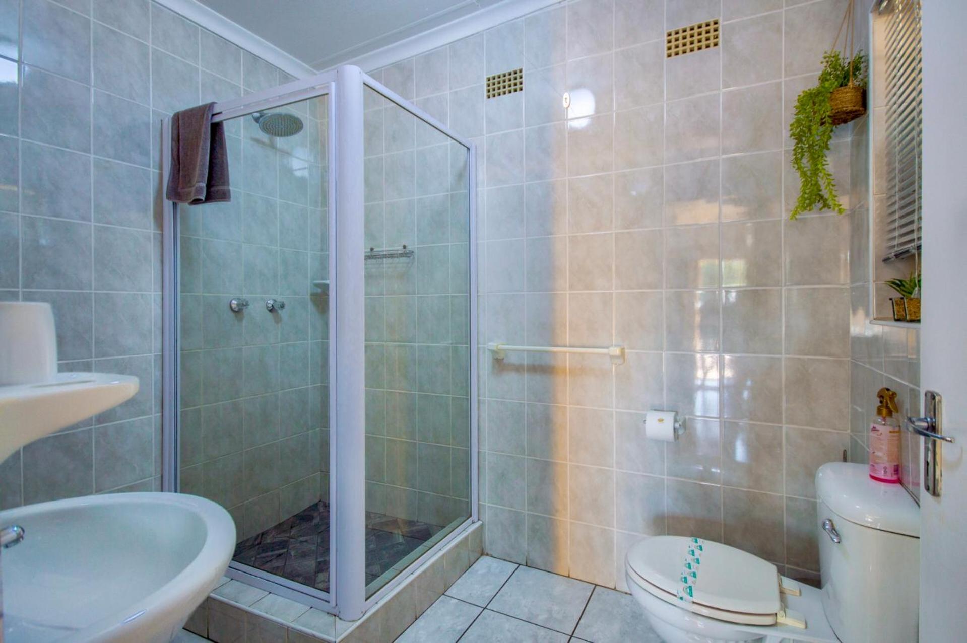 Double Room - Photo 6