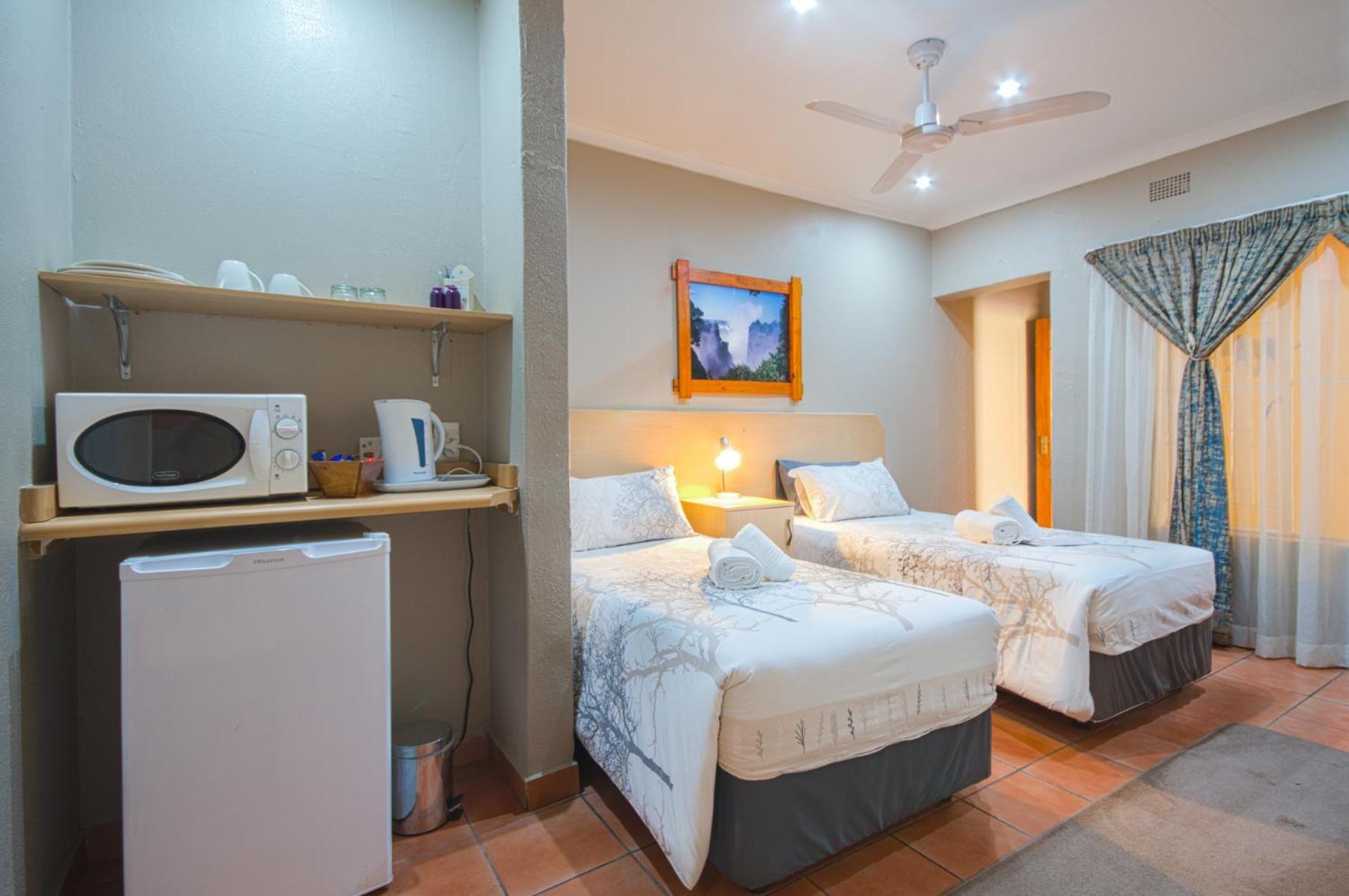 Standard King Room - Photo 5