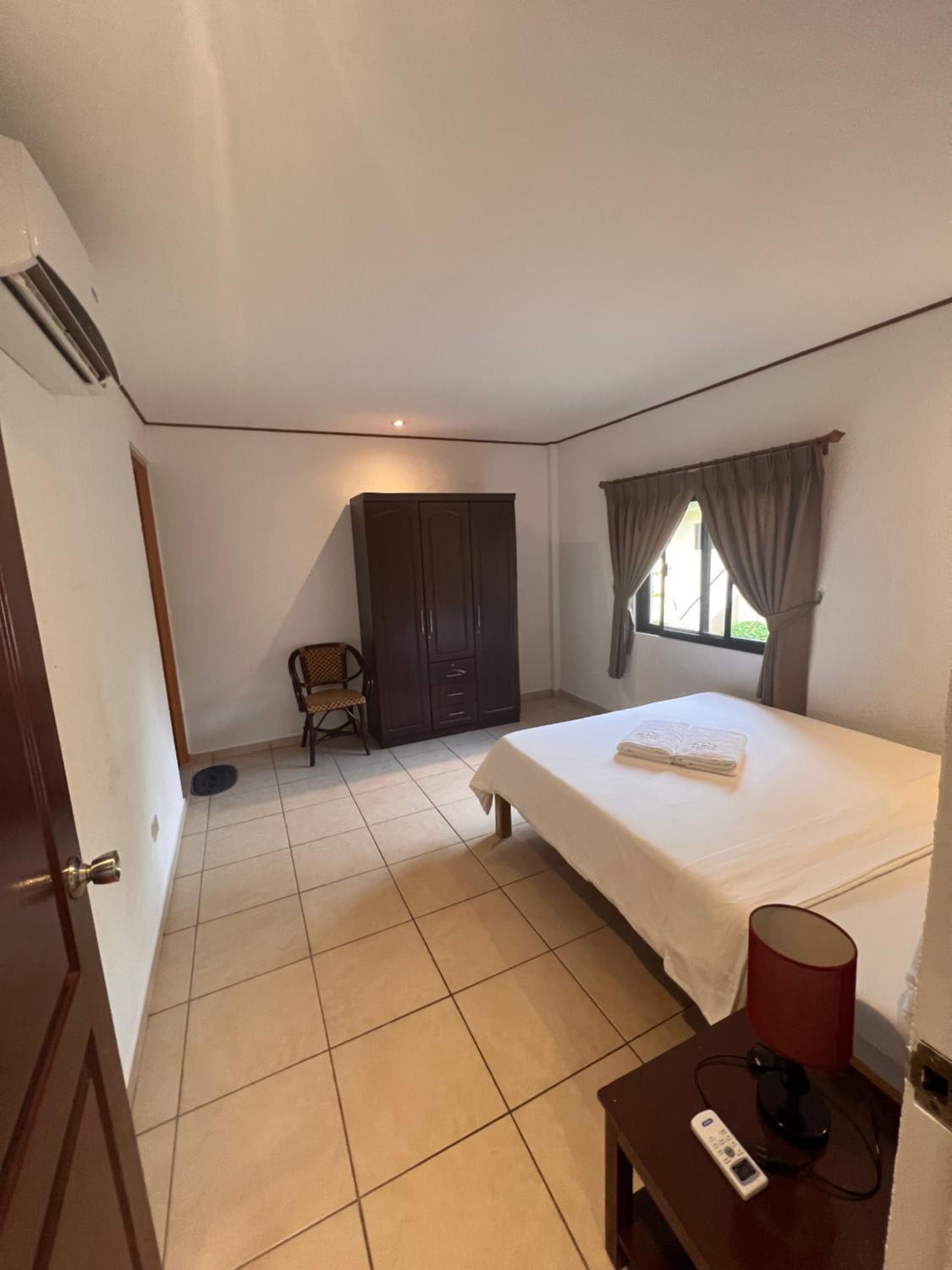 Two-Bedroom Apartment with Pool View photo 2