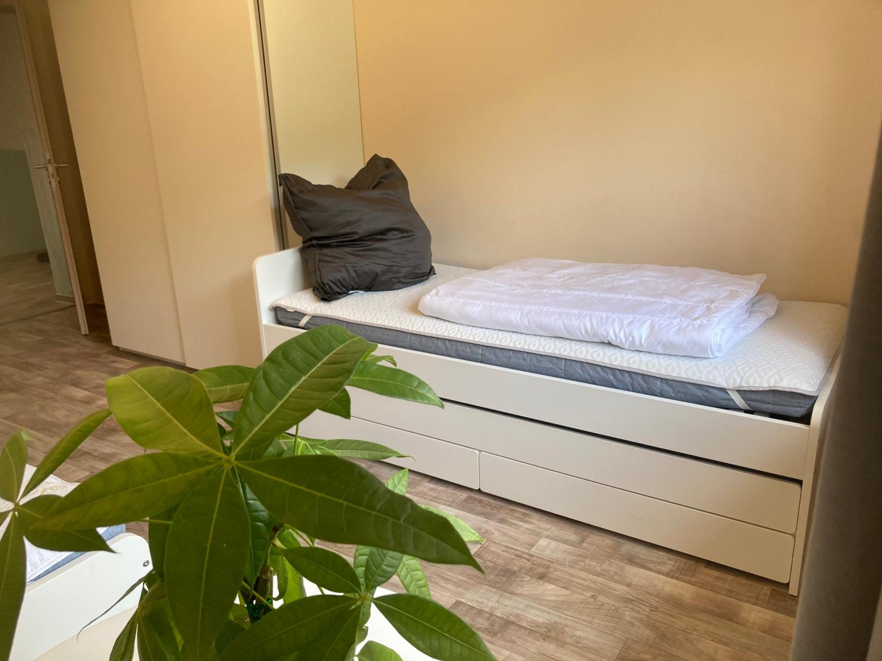 Single Room with Bathroom photo 2