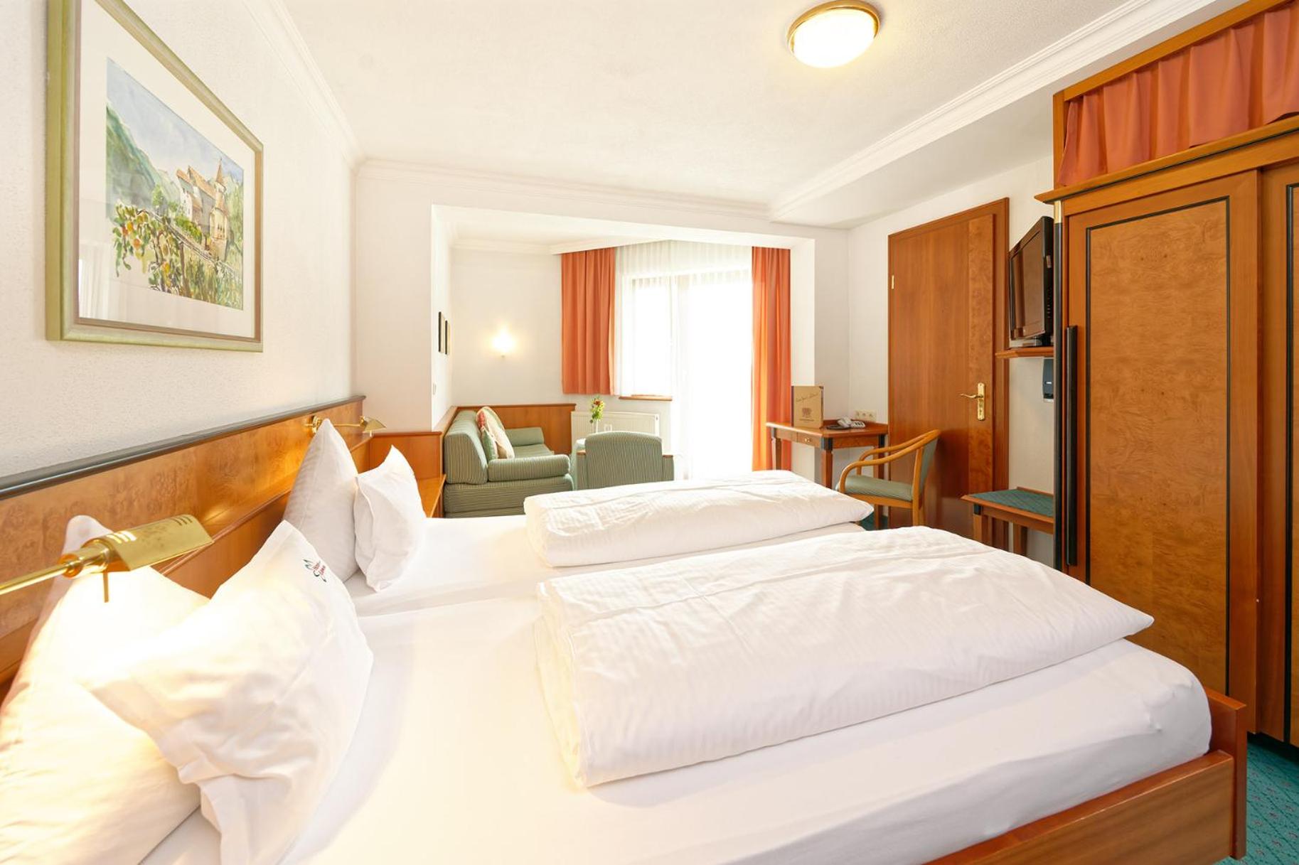 Deluxe Double Room with Shower photo 3
